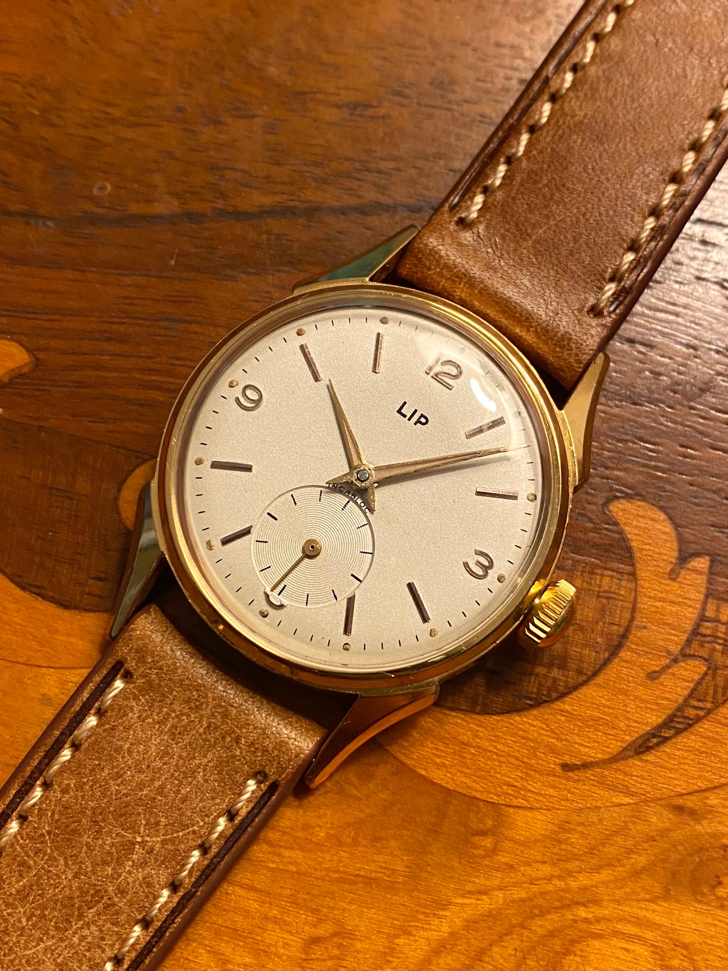 LIP R25 Montre Vintage Française Mécanique "Cornes de Vache" Plaqué Or 1960