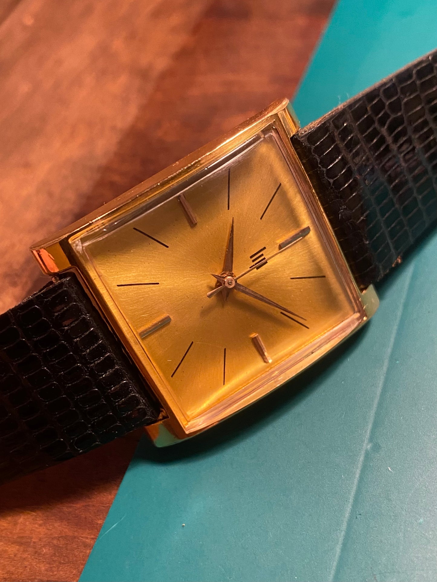 LIP Montre Vintage Carré mécanique 1960