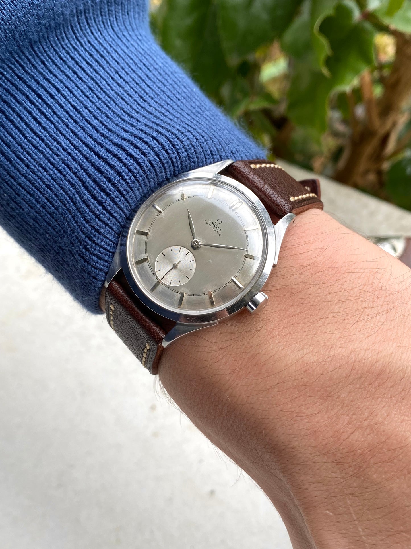 Lot de Deux Articles : Prado Chronographe Suisse & Oméga Bumper Automatic 1944