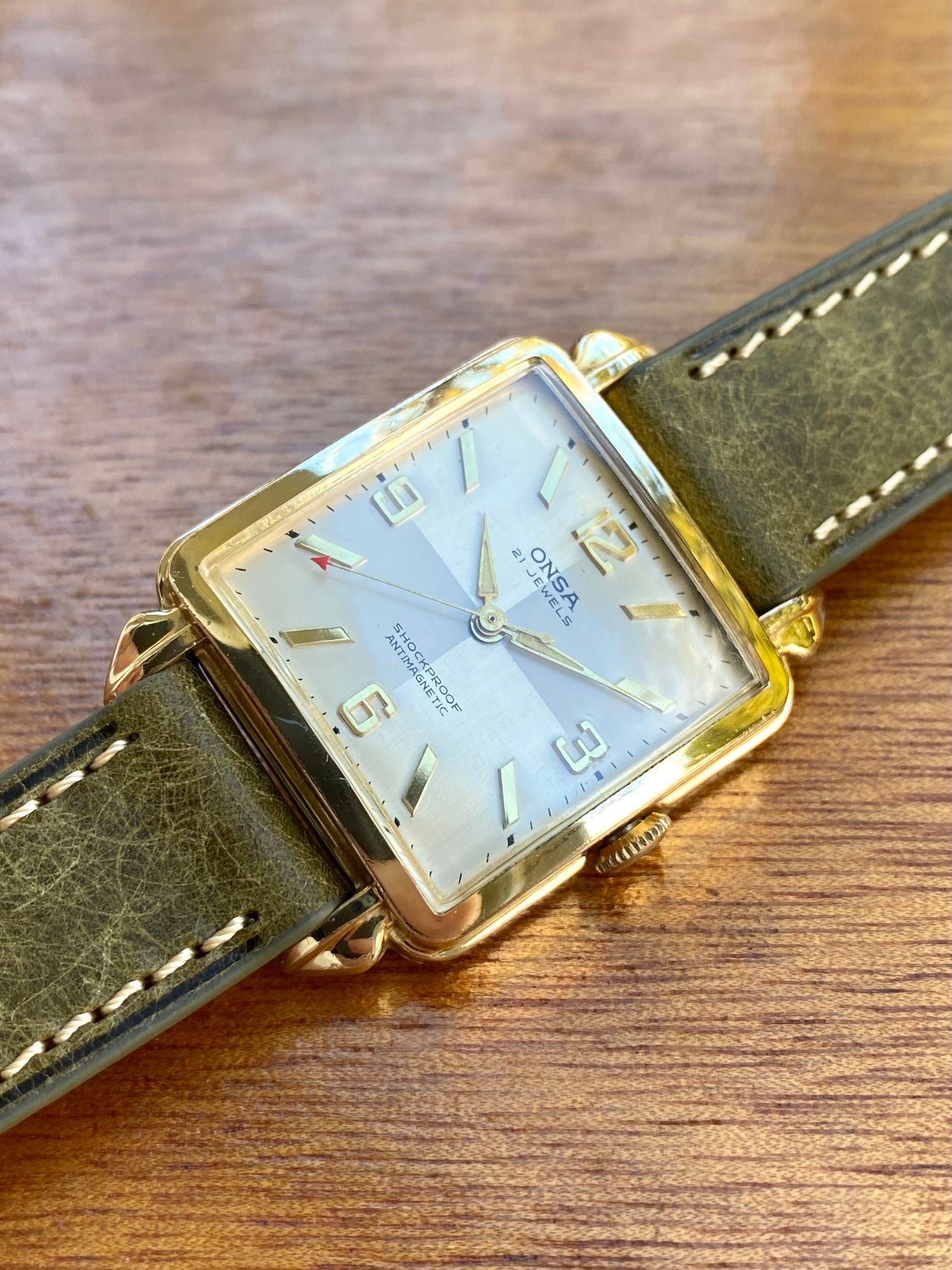 Onsa Swiss 21 Jewels Montre Vintage Carré Mécanique Plaqué Or 1960