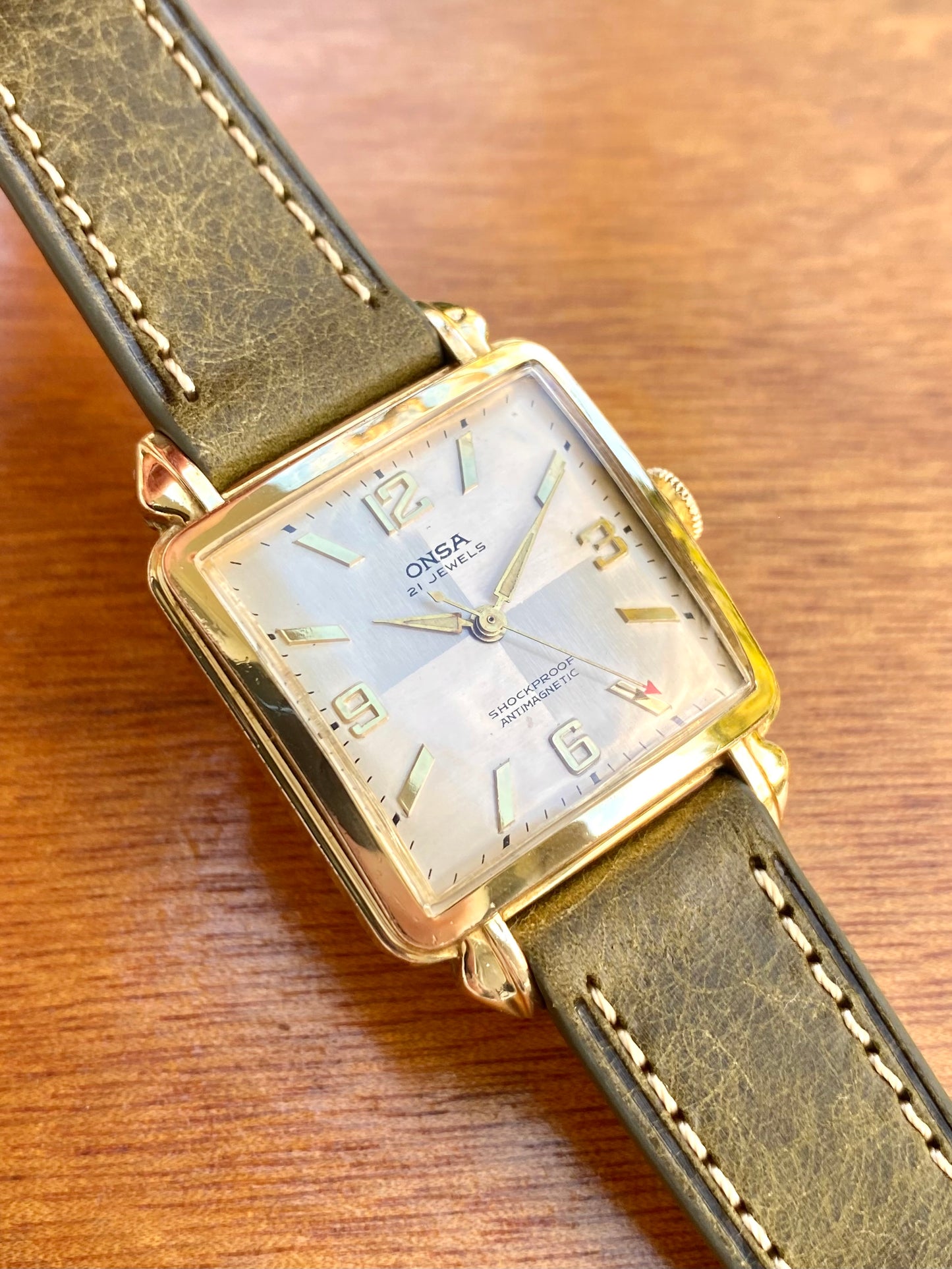 Onsa Swiss 21 Jewels Montre Vintage Carré Mécanique Plaqué Or 1960