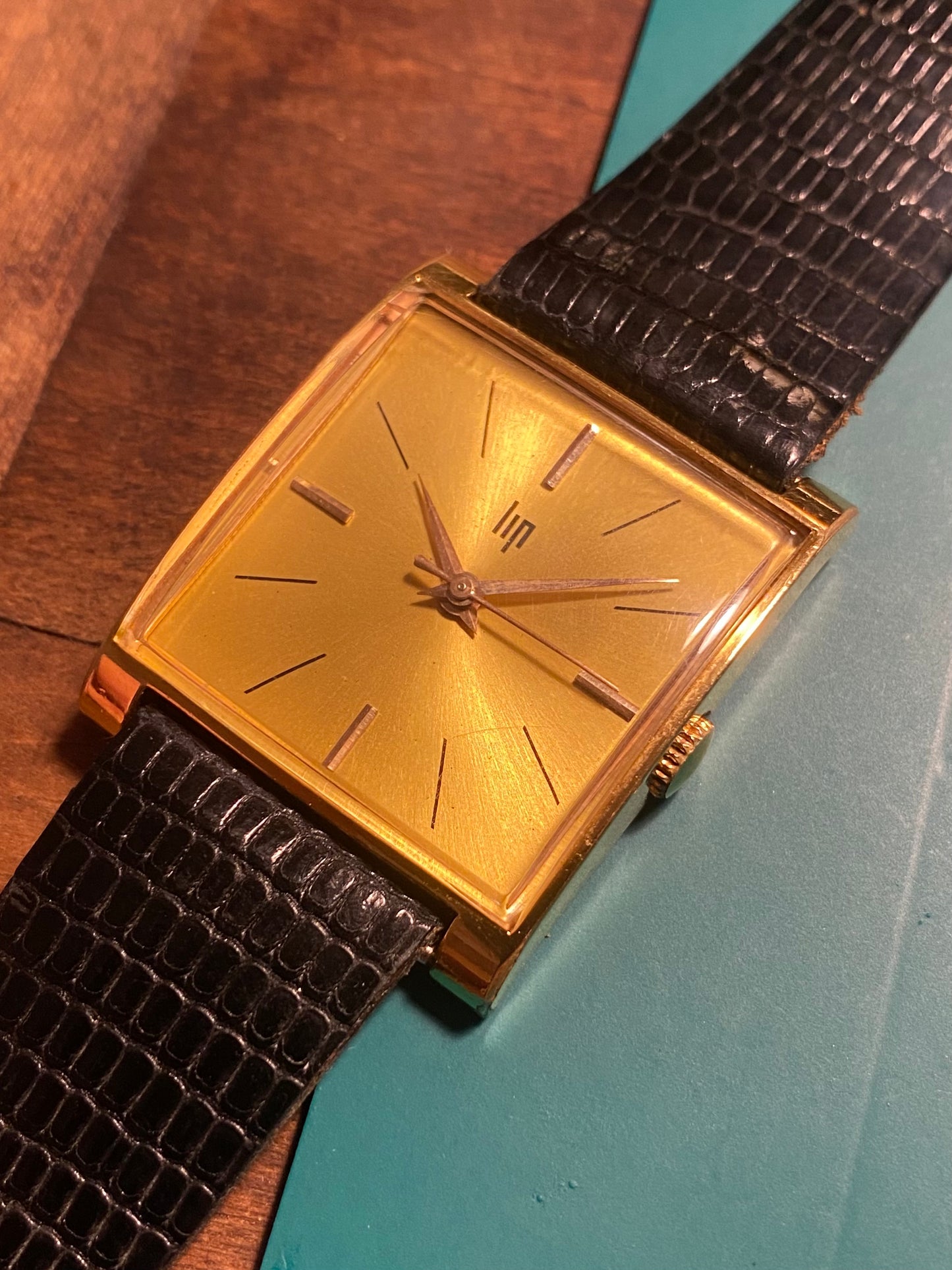 LIP Montre Vintage Carré mécanique 1960