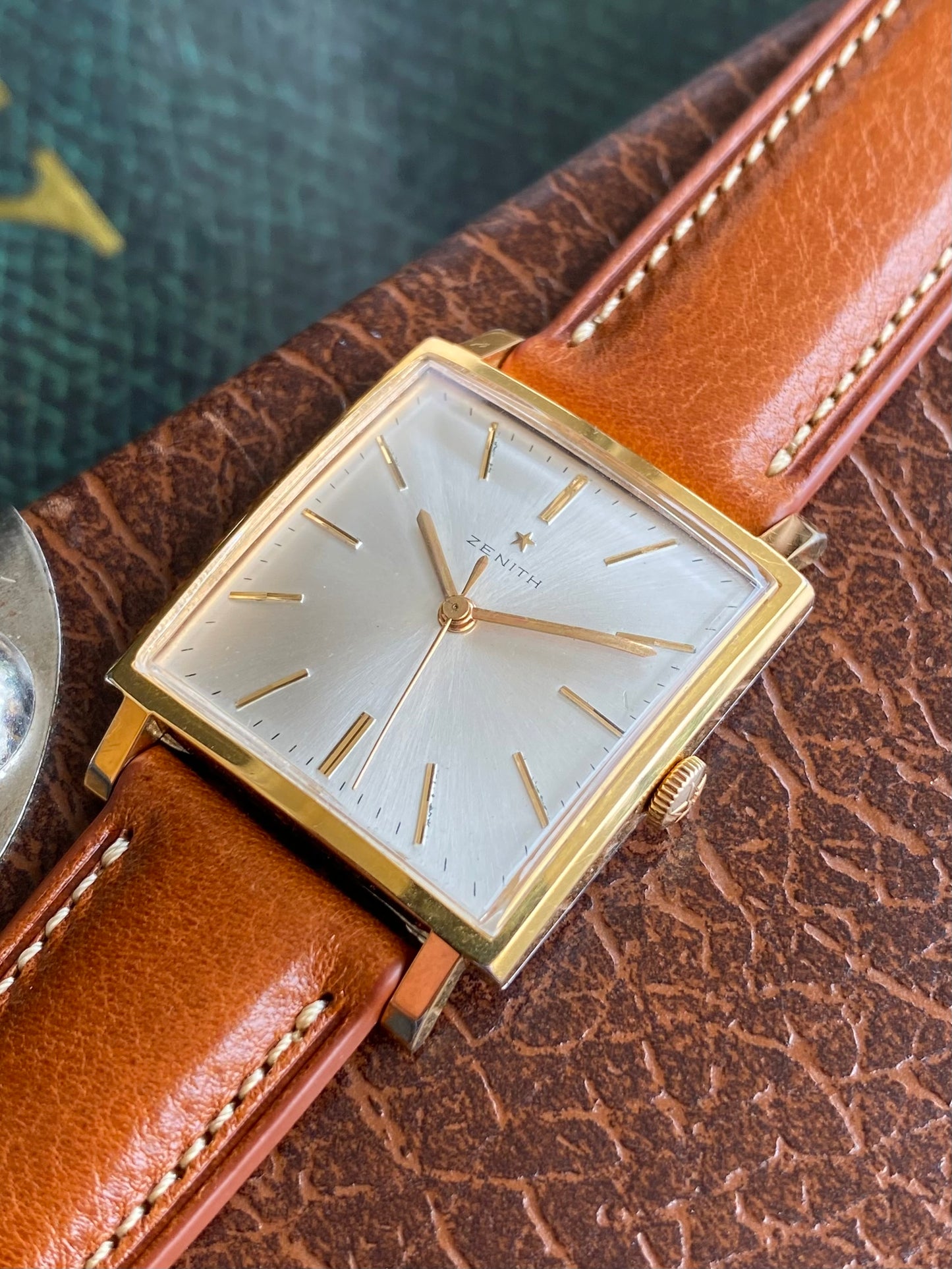 Zenith Montre Suisse Vintage Mécanique Plaqué Or Boitier Carré 1960