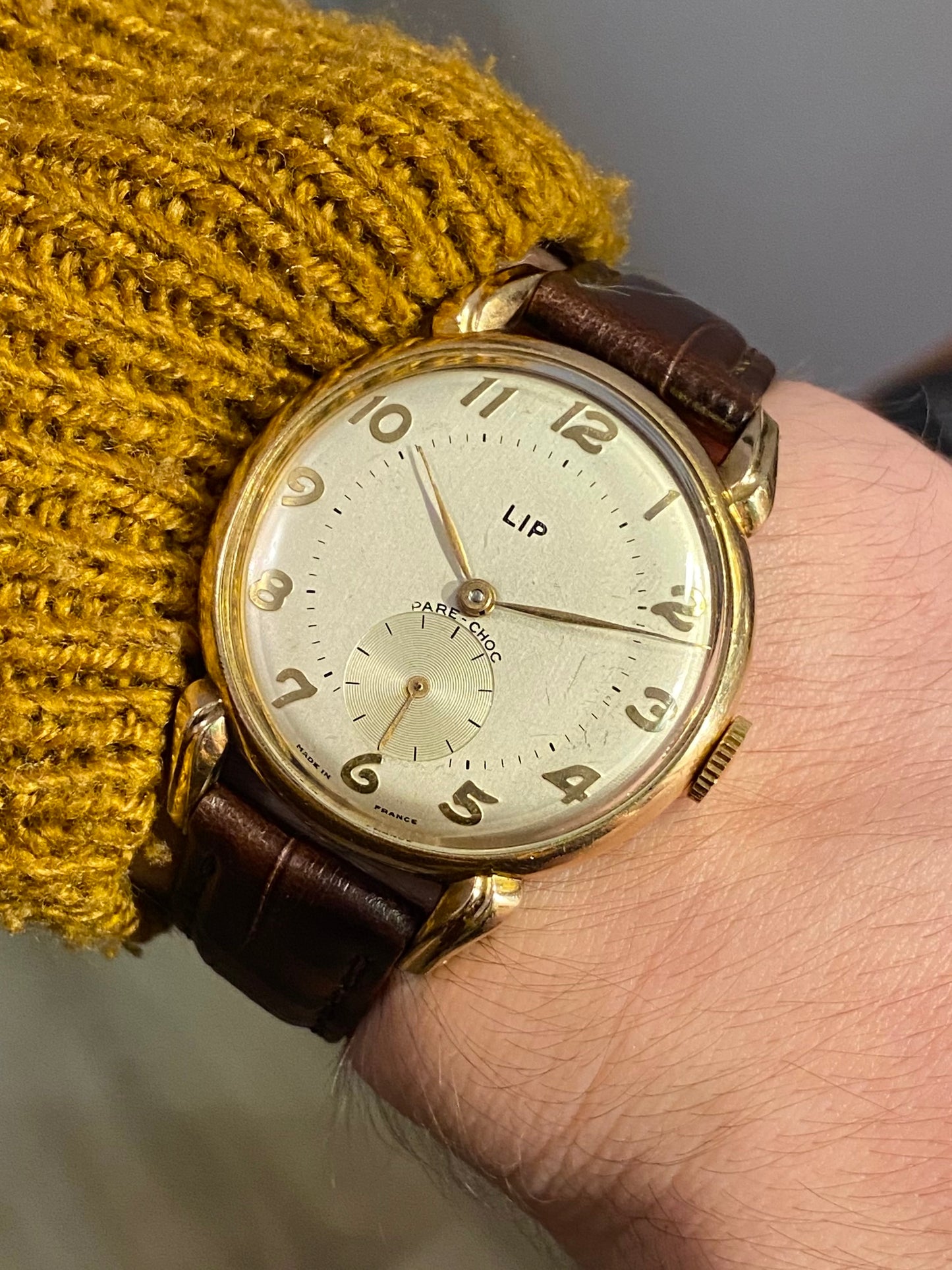 LIP R25 Plaqué Or « Cornes de Vache » Montre Vintage mécanique 1950
