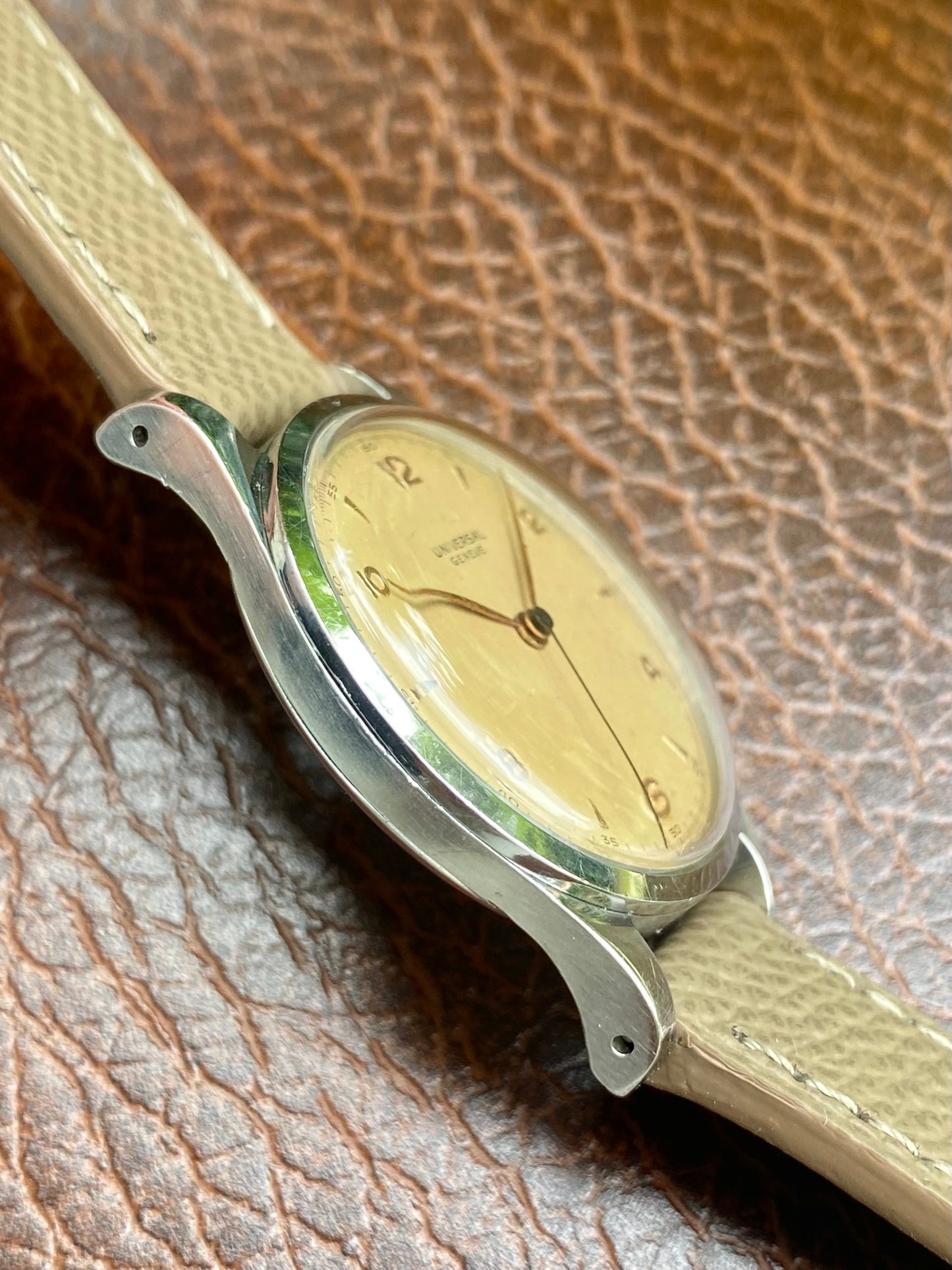 Universal Genève Calatrava Cal. 129 Montre Vintage Mécanique Acier 20410 - 1944