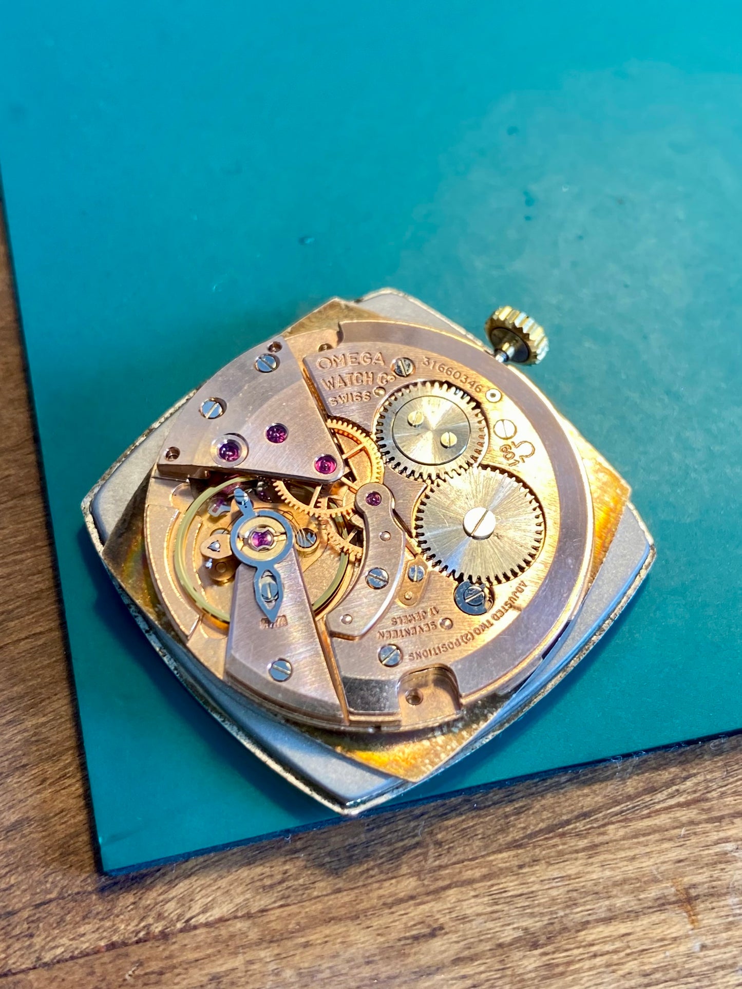Omega Genève Carré Cal.601 Montre Vintage Mécanique Plaqué Or 1969