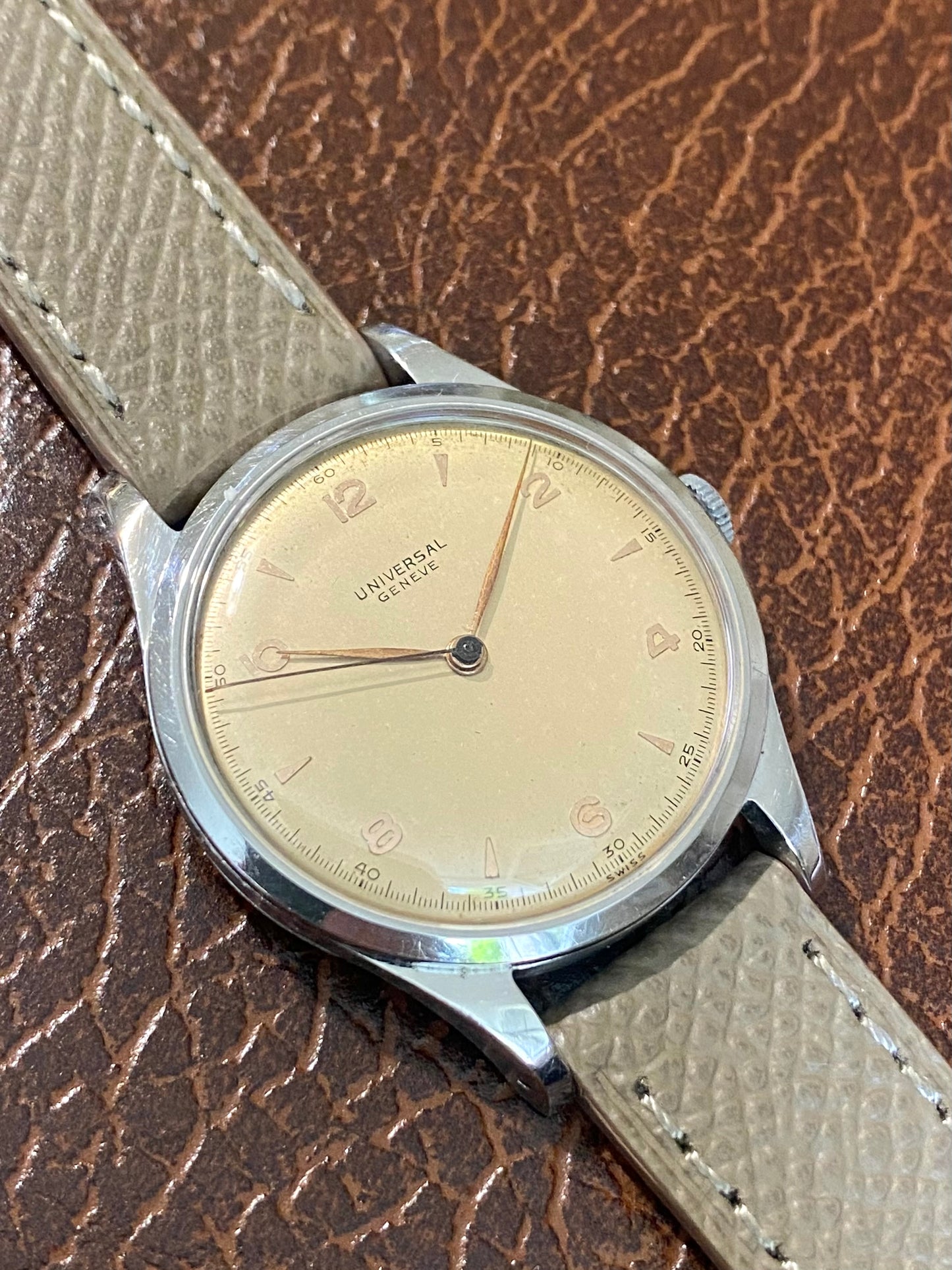 Universal Genève Calatrava Cal. 129 Montre Vintage Mécanique Acier 20410 - 1944