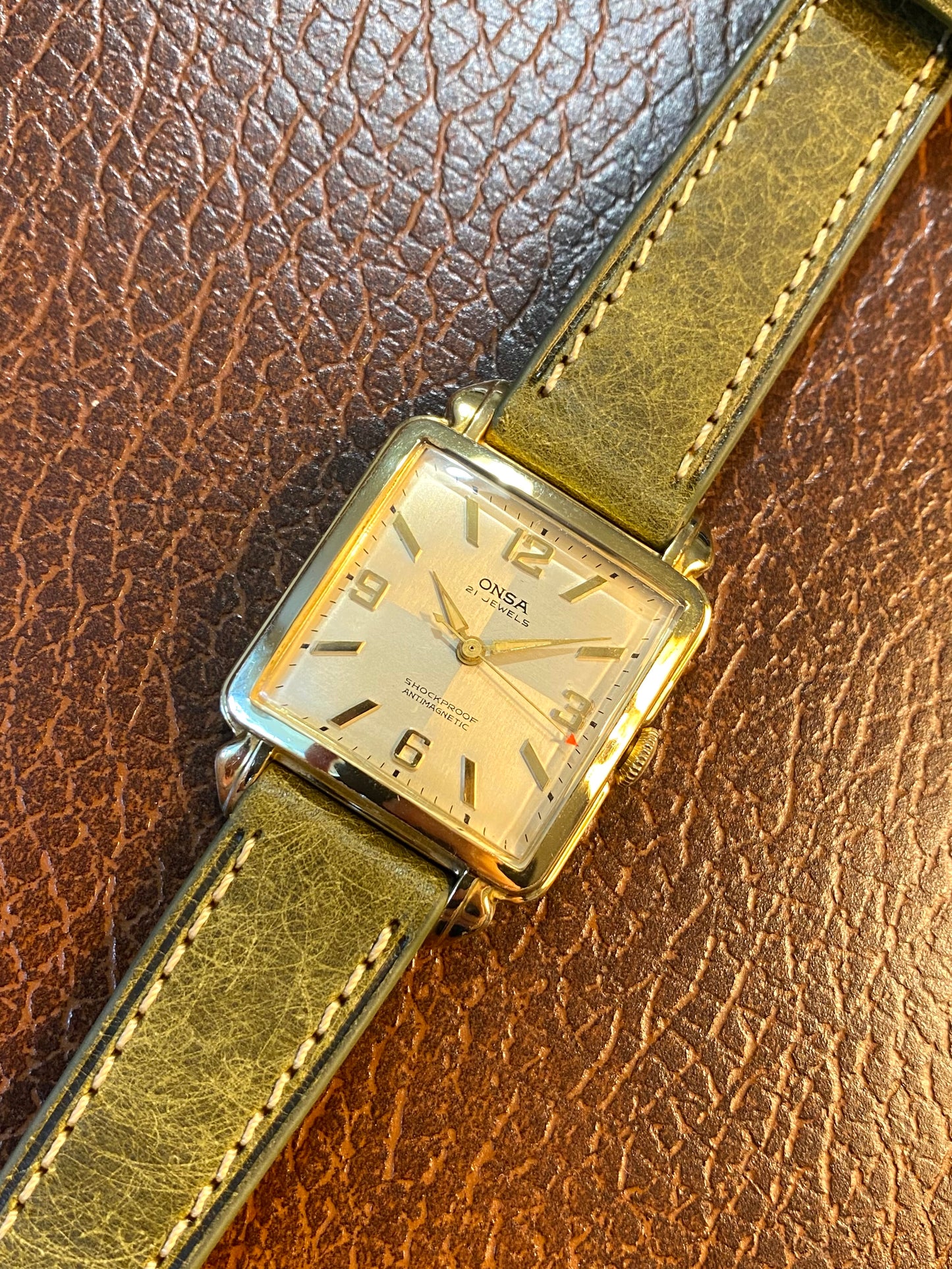Onsa Swiss 21 Jewels Montre Vintage Carré Mécanique Plaqué Or 1960