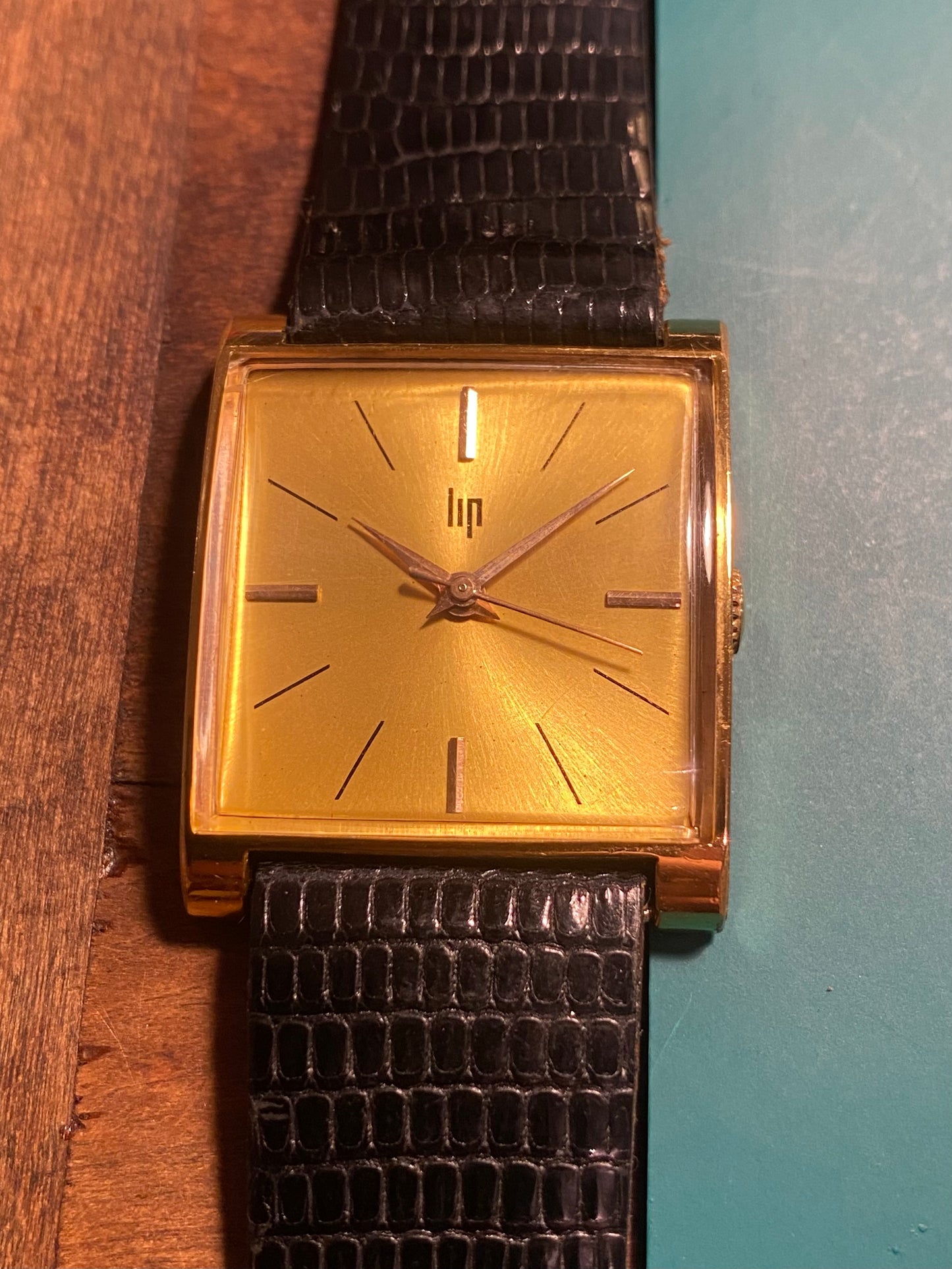 LIP Montre Vintage Carré mécanique 1960
