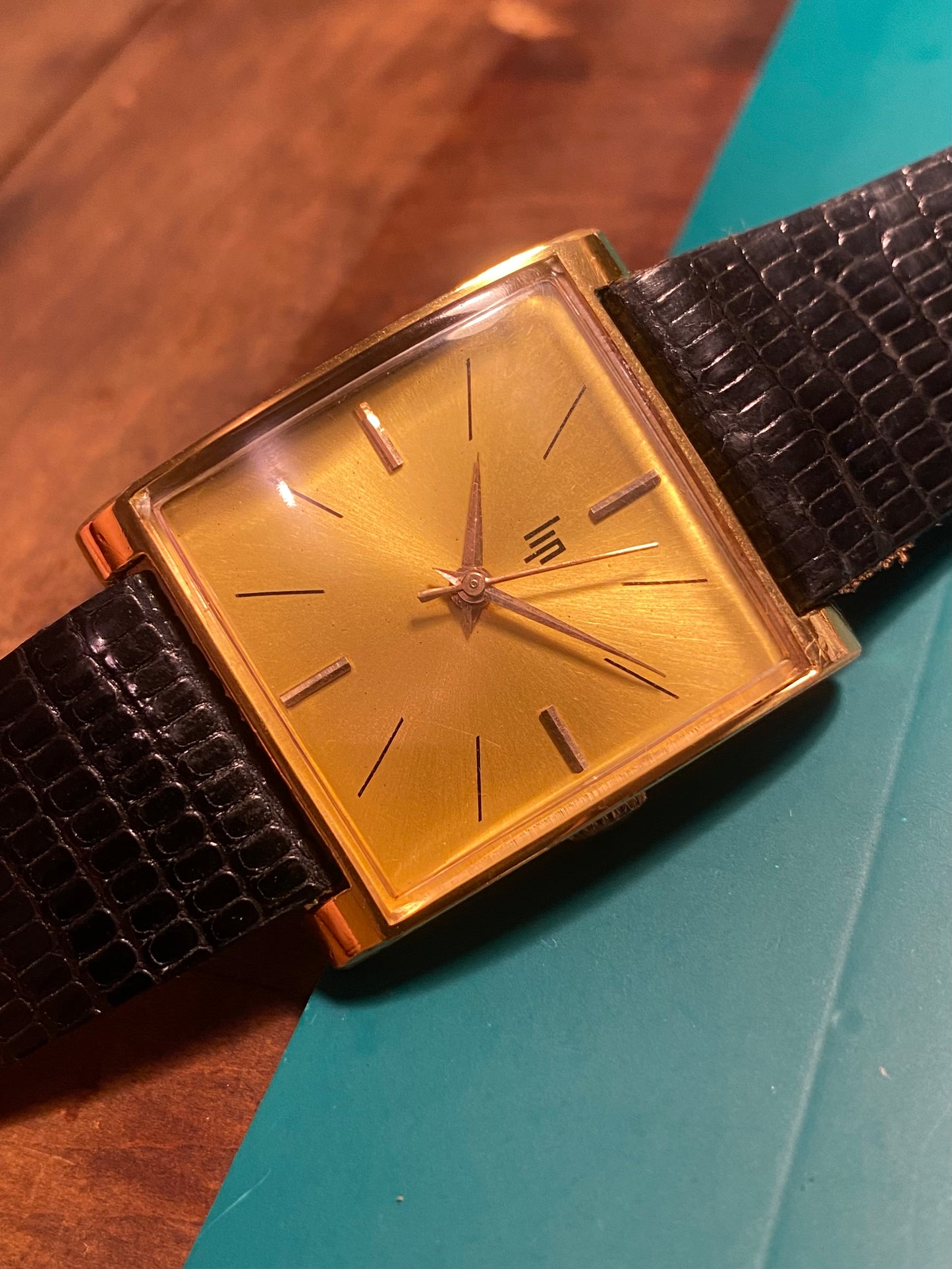 LIP Montre Vintage Carré mécanique 1960