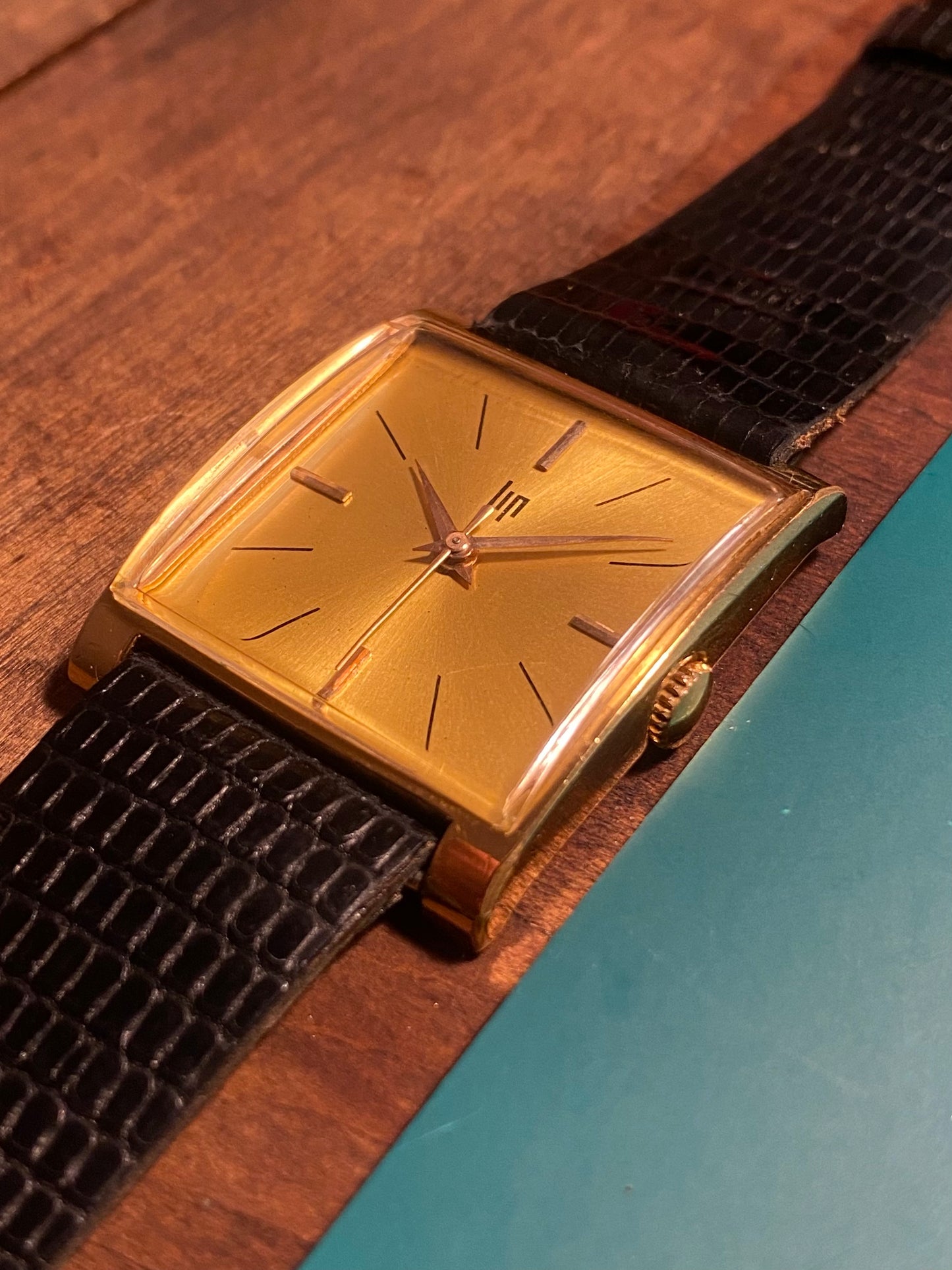 LIP Montre Vintage Carré mécanique 1960