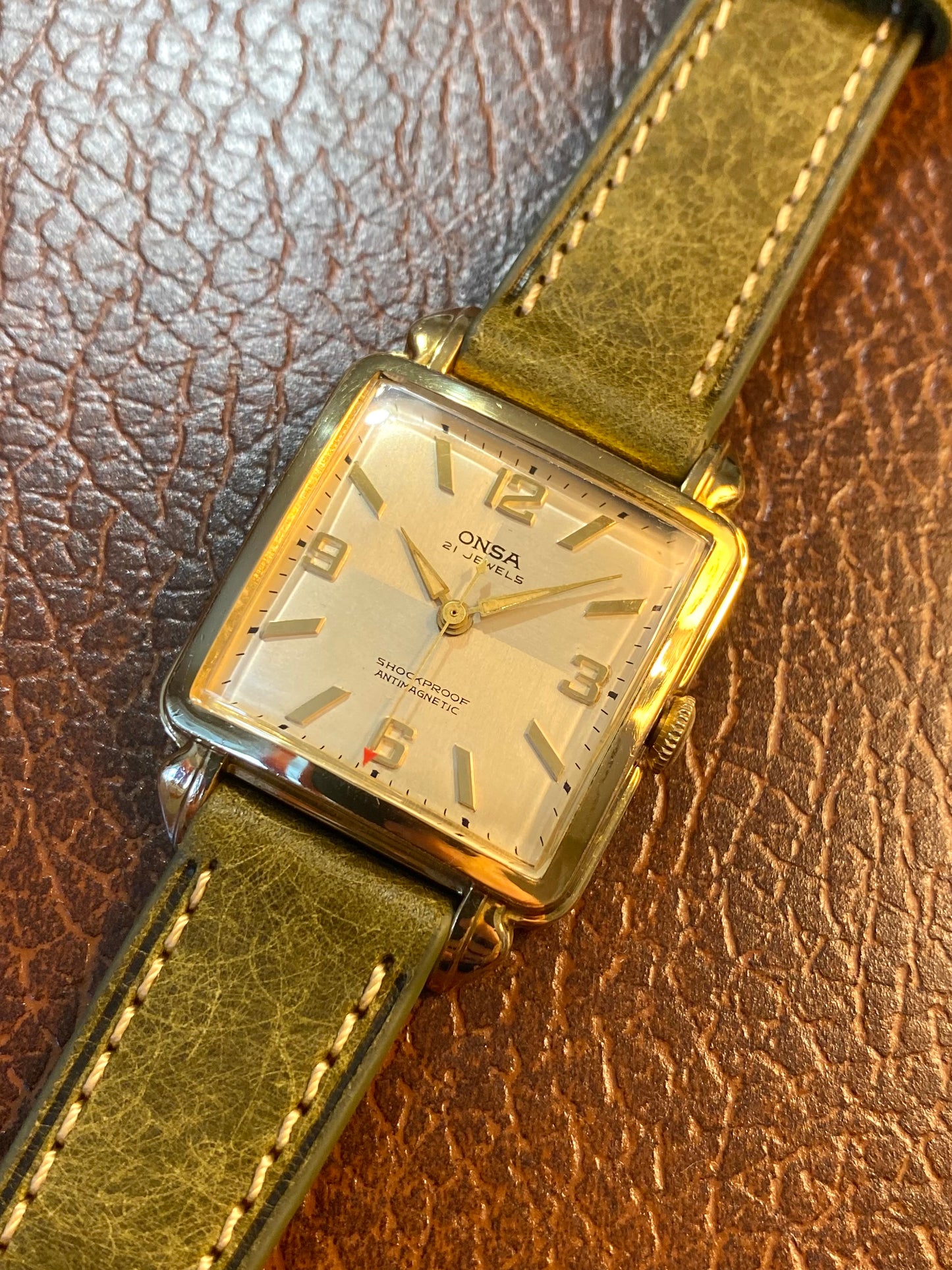 Onsa Swiss 21 Jewels Montre Vintage Carré Mécanique Plaqué Or 1960