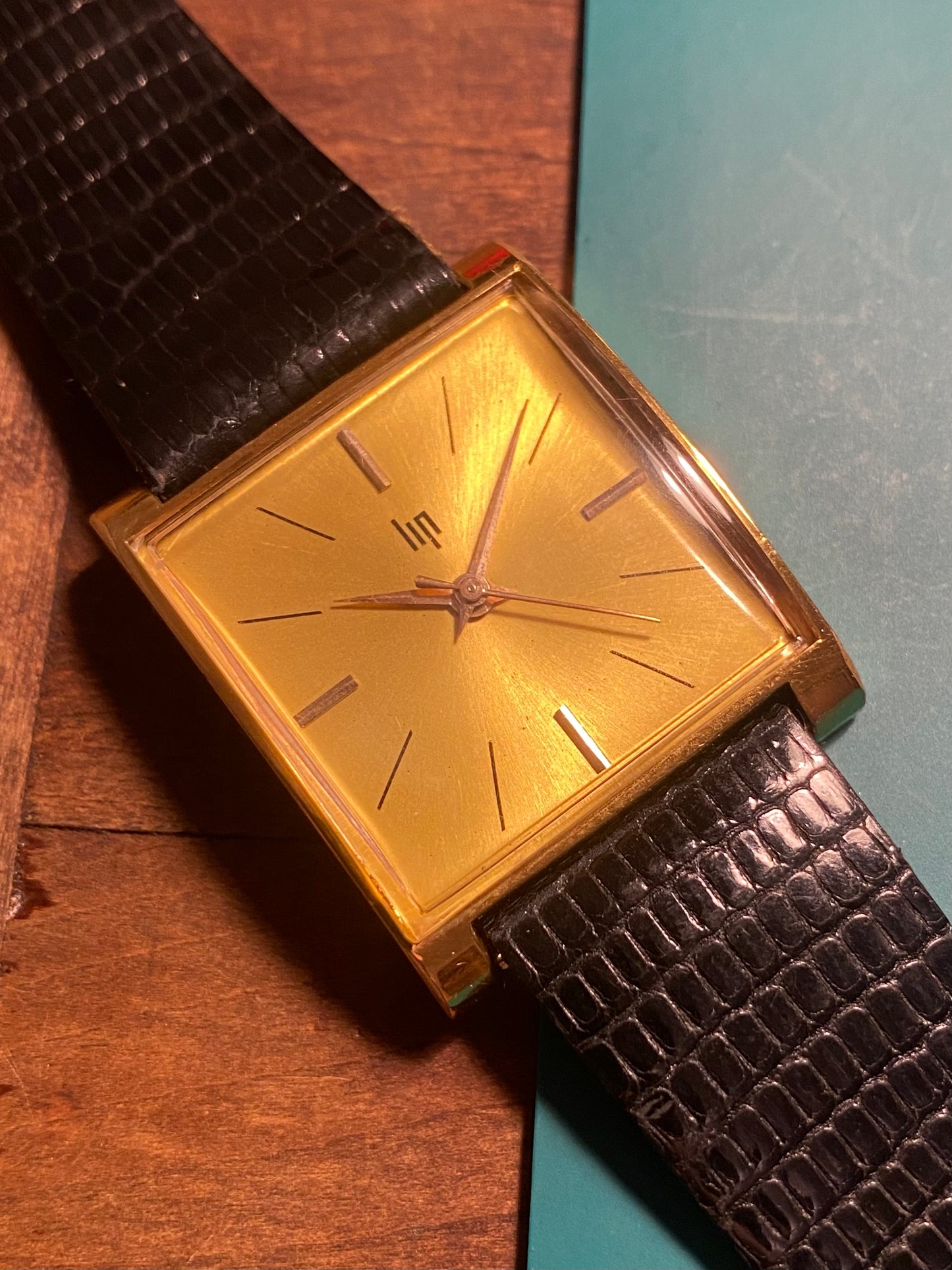 LIP Montre Vintage Carré mécanique 1960