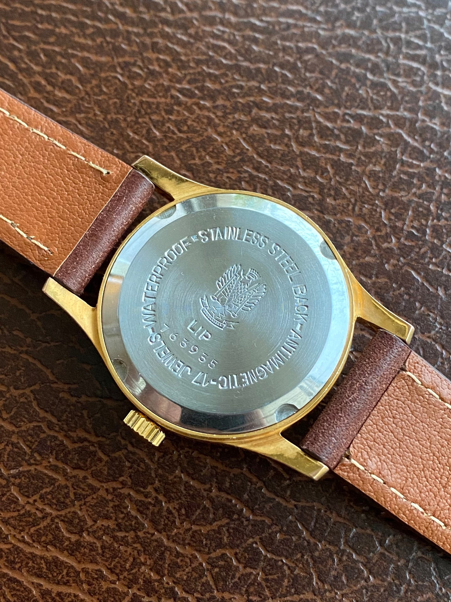 LIP Elgiloy PareChoc Cadran Guilloché "Nid d’Abeille" Plaqué Or Montre Vintage Mécanique France R25 1960