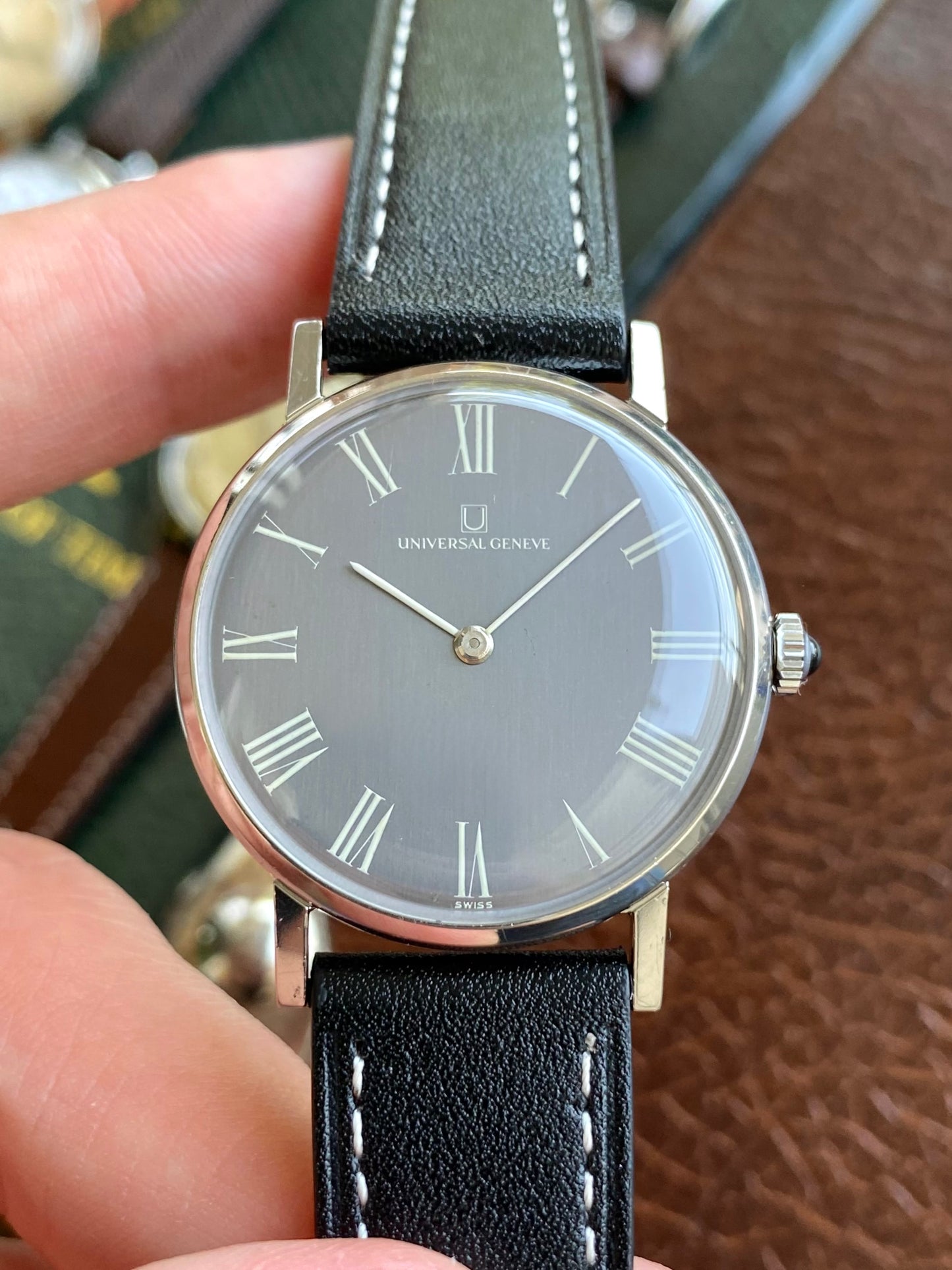 Universal Genève Extra-Plate Montre Vintage Mécanique Cadran Noir Cal. 42 Ref. 842109 - 1960