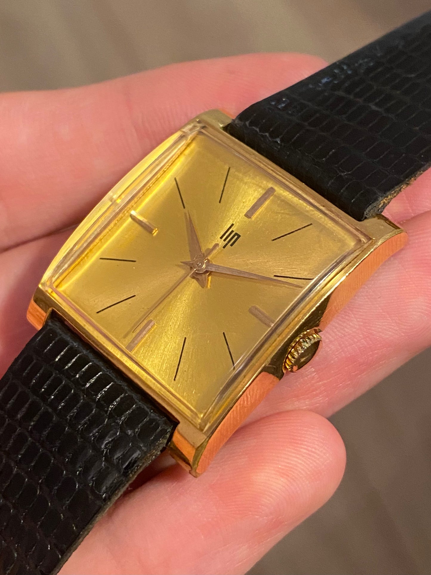 LIP Montre Vintage Carré mécanique 1960