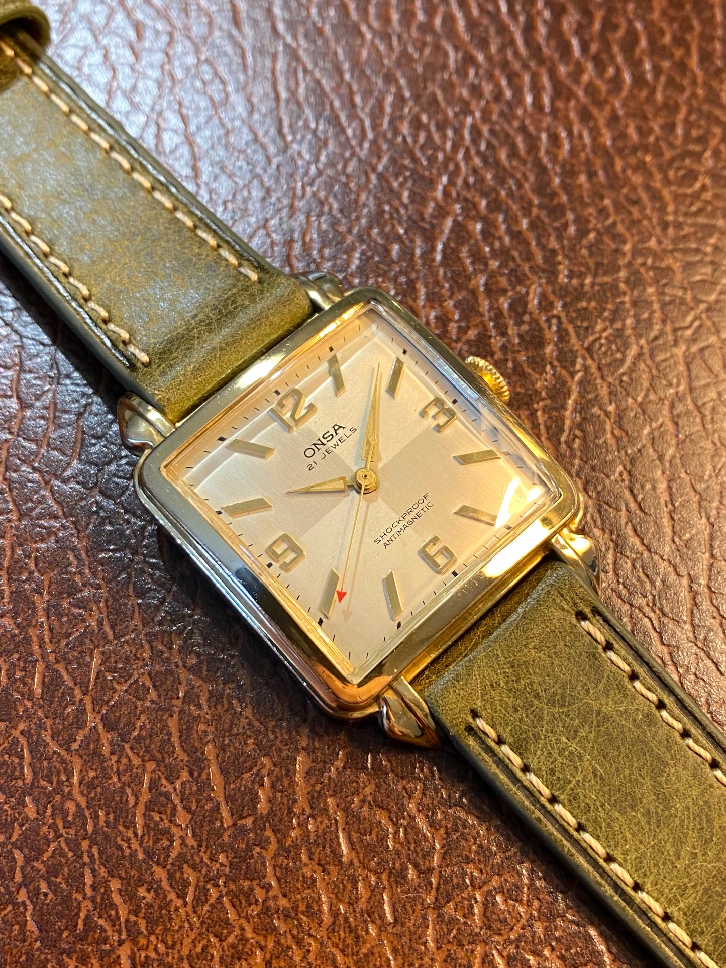 Onsa Swiss 21 Jewels Montre Vintage Carré Mécanique Plaqué Or 1960