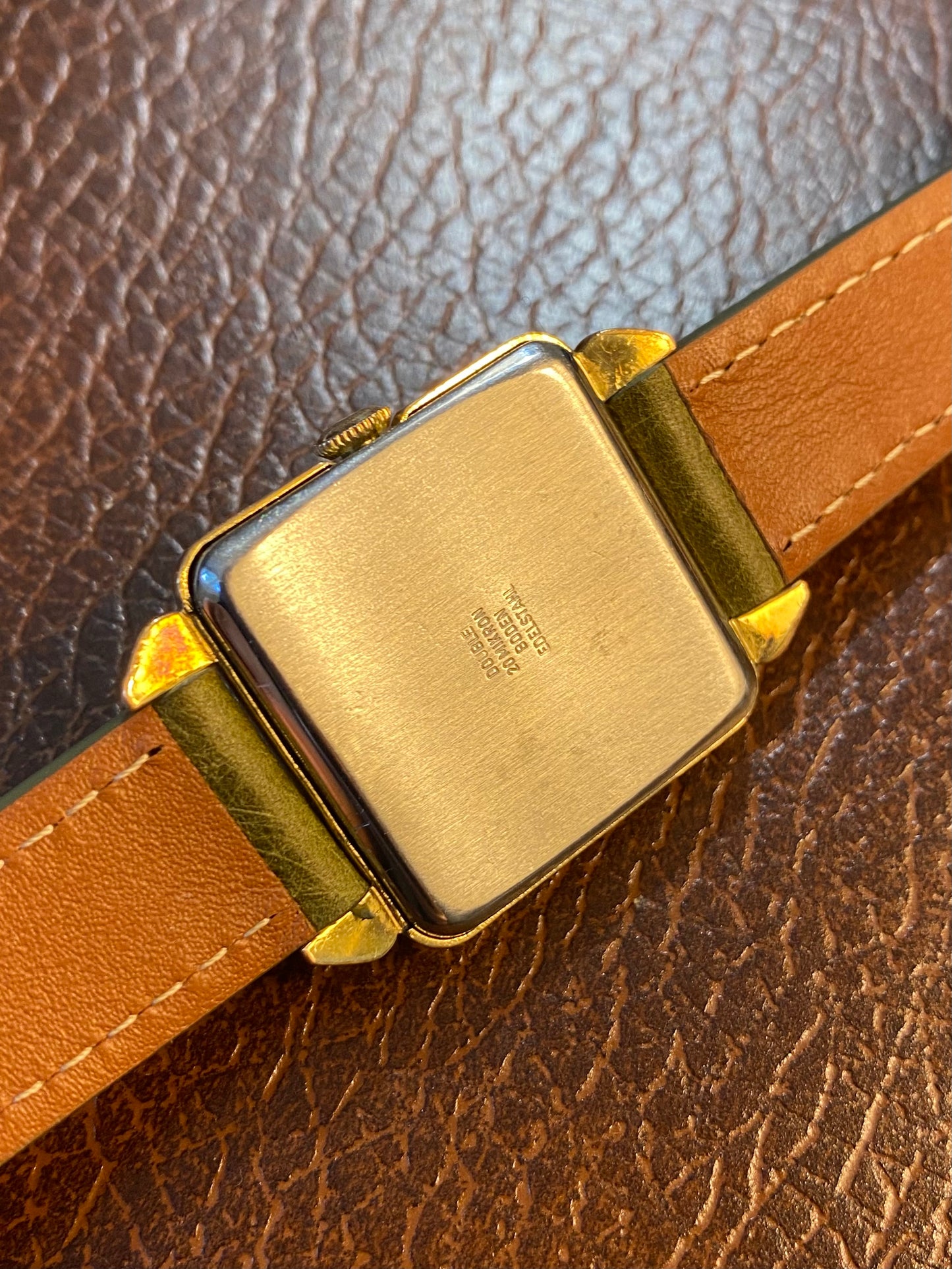 Onsa Swiss 21 Jewels Montre Vintage Carré Mécanique Plaqué Or 1960