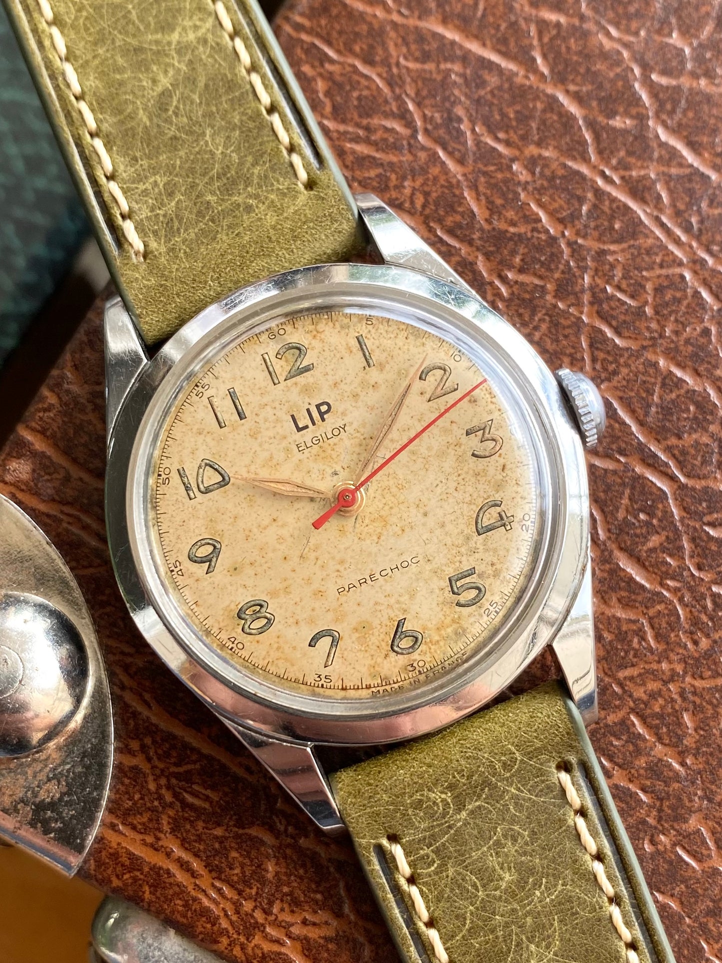 LIP Elgiloy R25 PareChoc Made In France Patinée - Montre Vintage Mécanique 1950