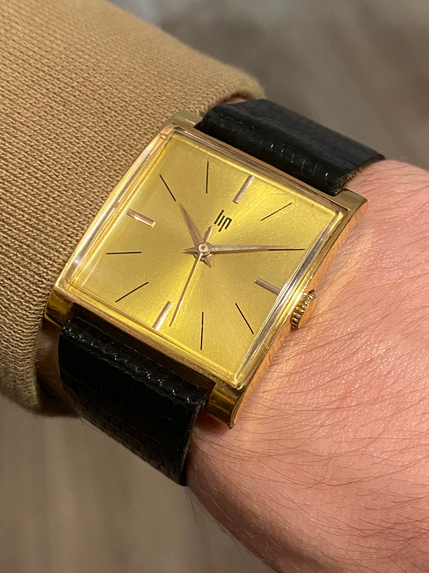 LIP Montre Vintage Carré mécanique 1960