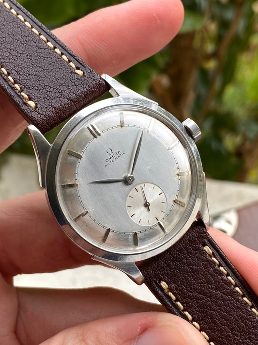 Lot de Deux Articles : Prado Chronographe Suisse & Oméga Bumper Automatic 1944