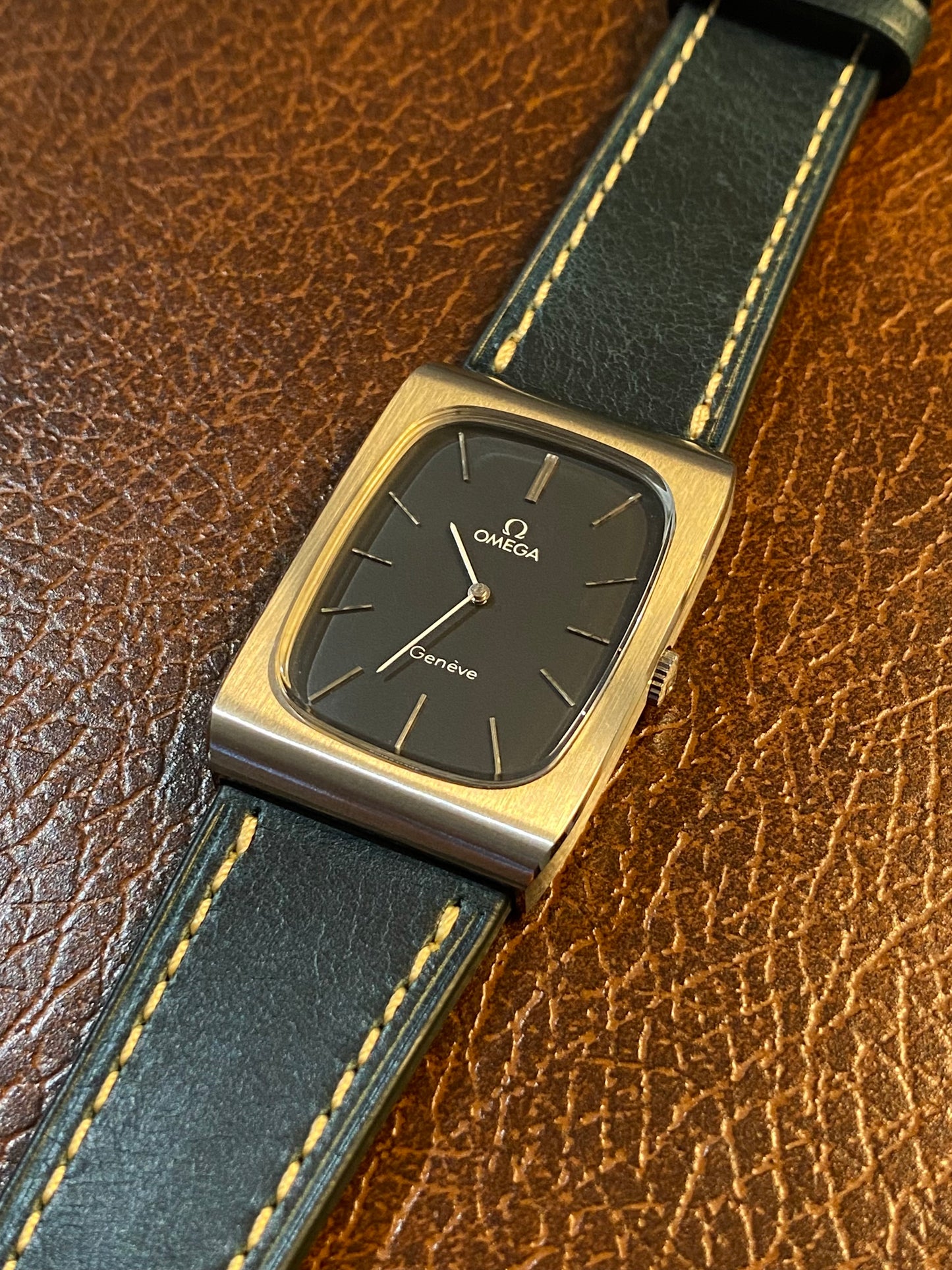 Omega Genève Montre Vintage Mécanique Rectangle cal.625 Oversize 1973