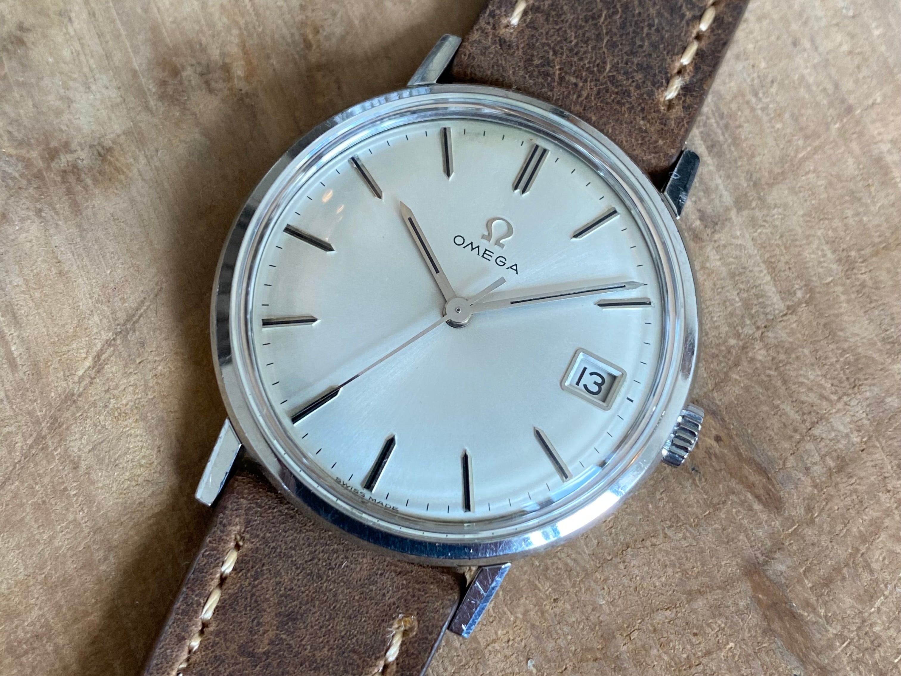 Montre de col ancienne en or et diamants Montre de col ancienne en or et diamants