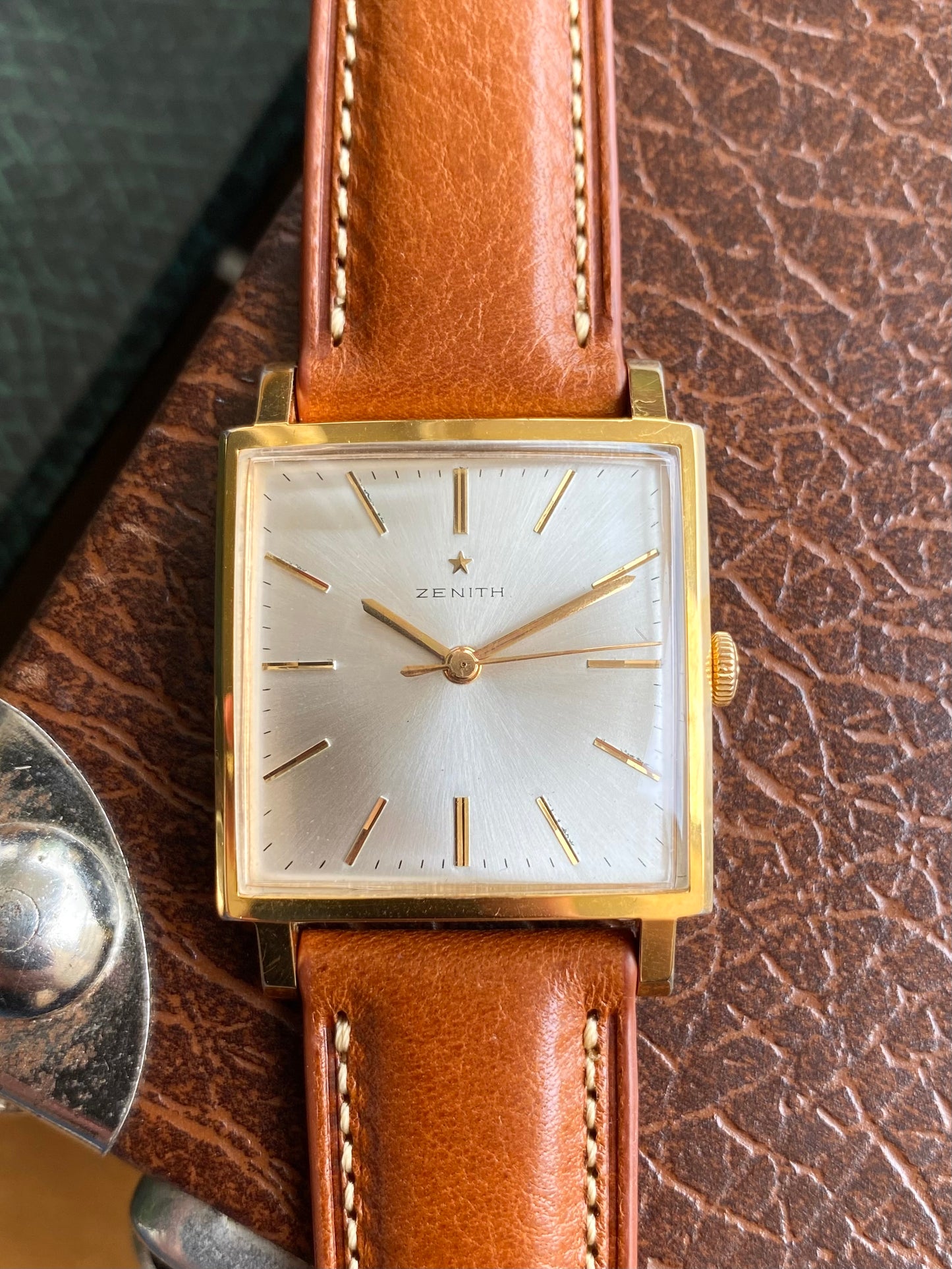 Zenith Montre Suisse Vintage Mécanique Plaqué Or Boitier Carré 1960