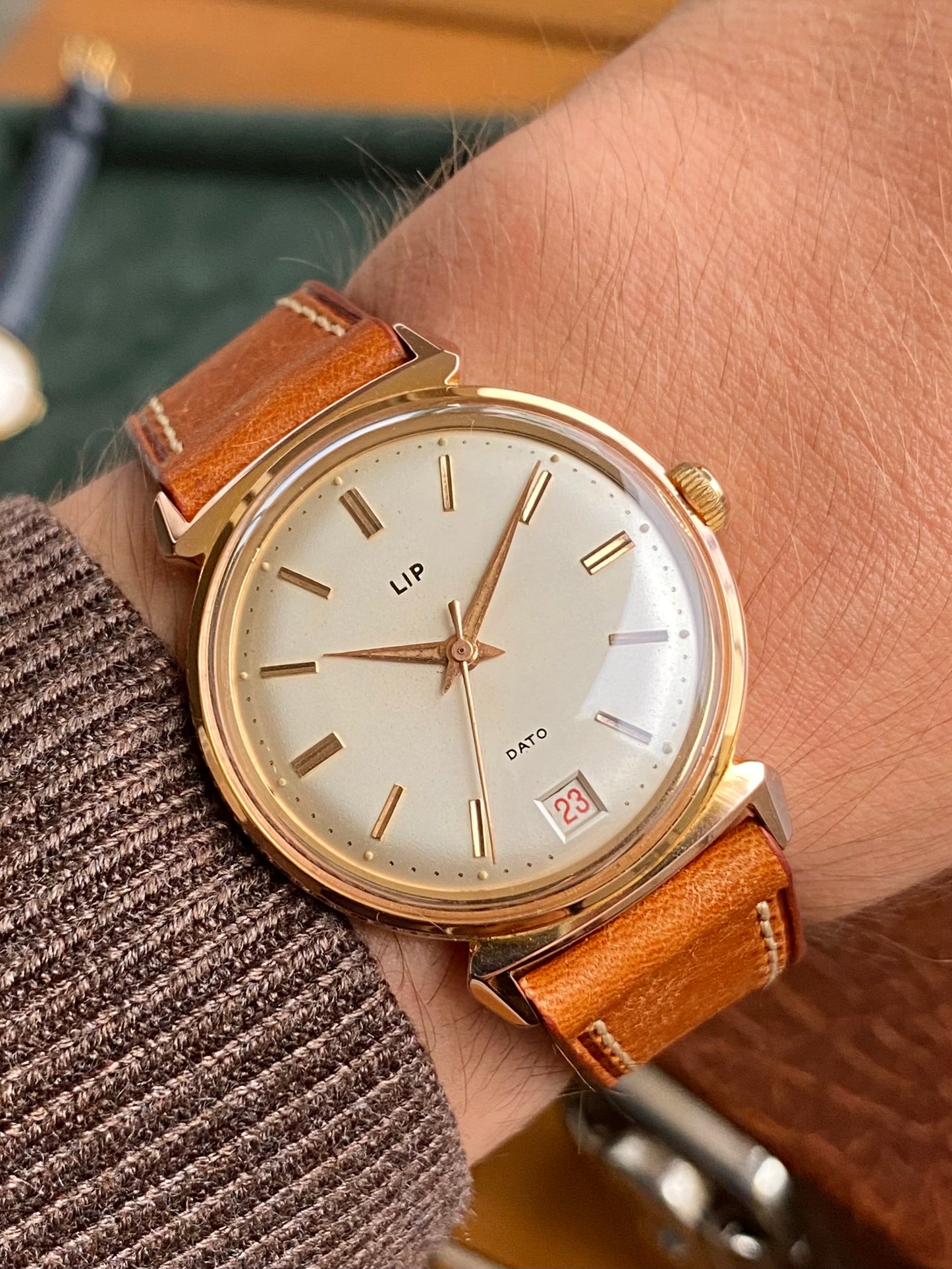 LIP Dato Bull-Horn R23c France - Montre Vintage Mécanique Plaqué Or 1960