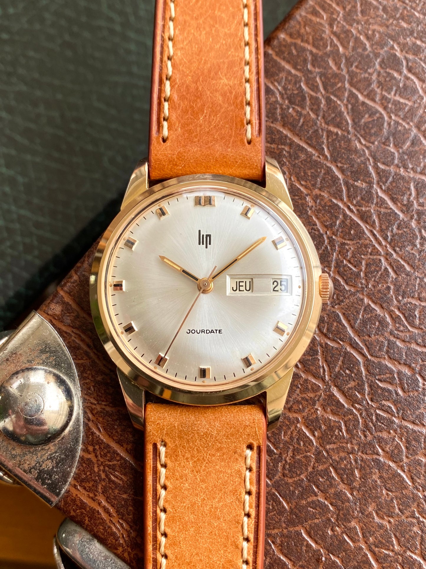 LIP France Jour-Date Plaqué Or R556 - Montre Vintage Mécanique 1960