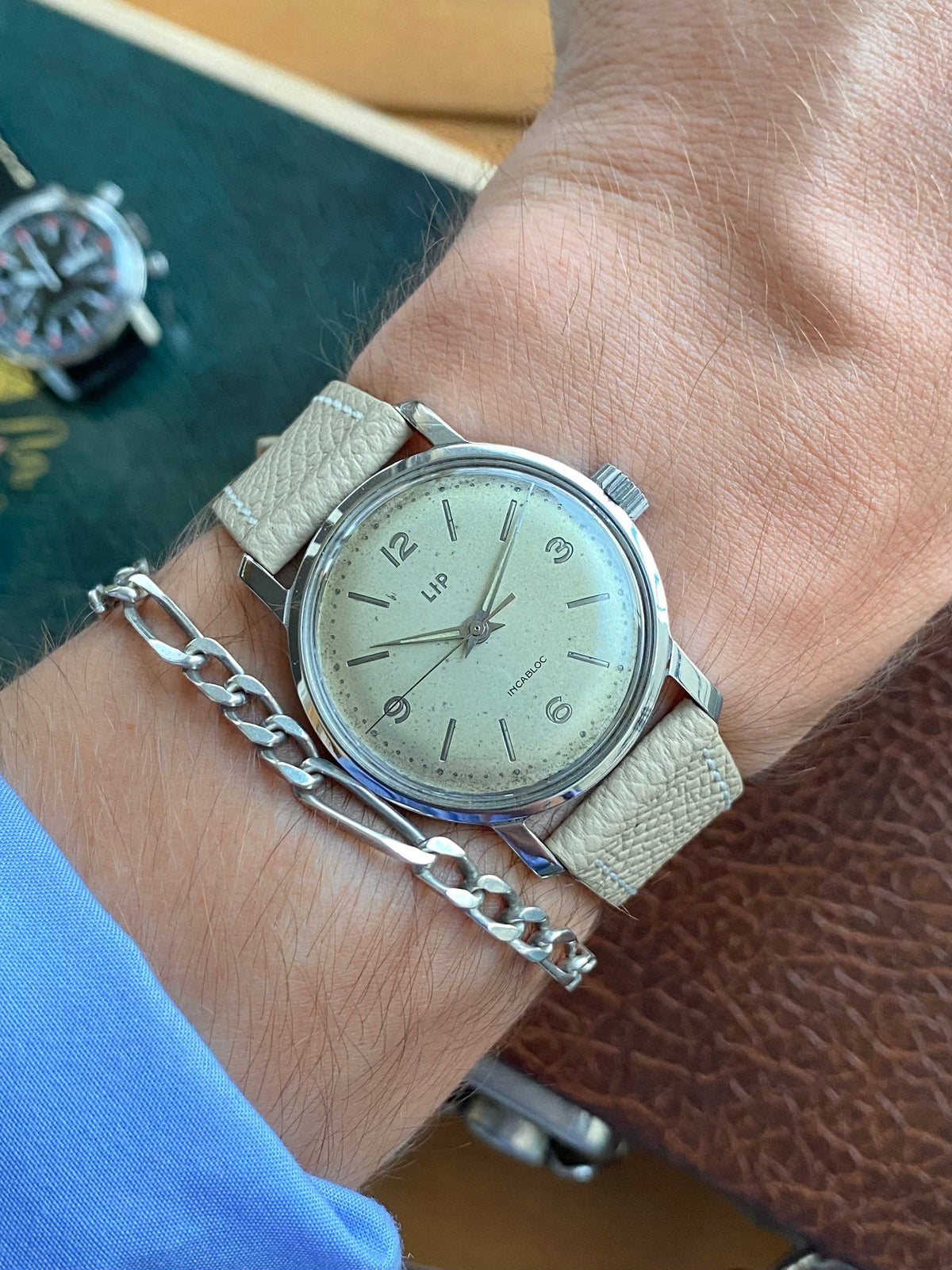 LIP France R23 Ivoire - Montre Vintage Mécanique Patinée Acier - 1960