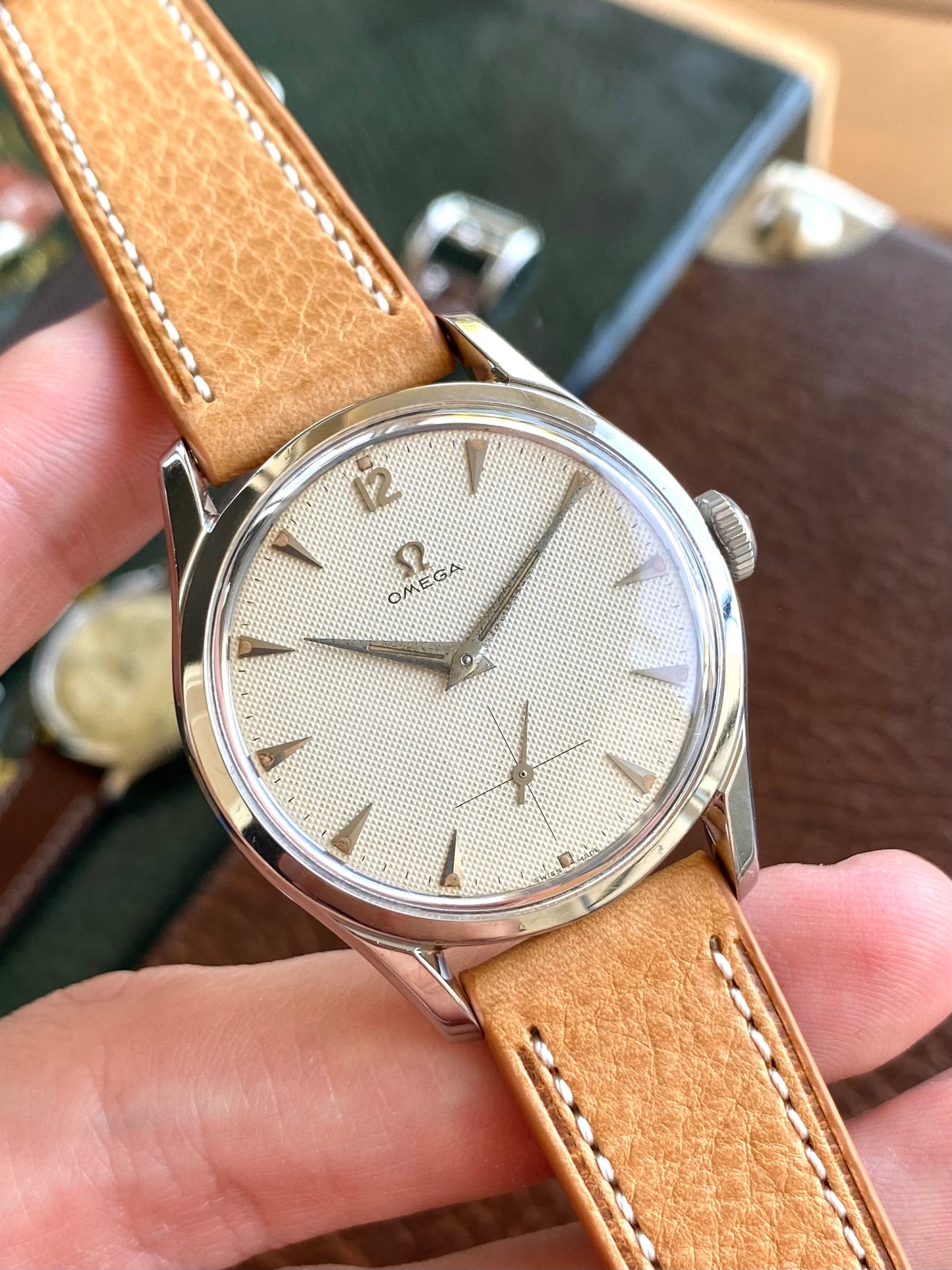 Omega 2639-13 Cadran Guilloché Nid D’abeille Montre Vintage Mécanique Cal. 266 Acier 1953