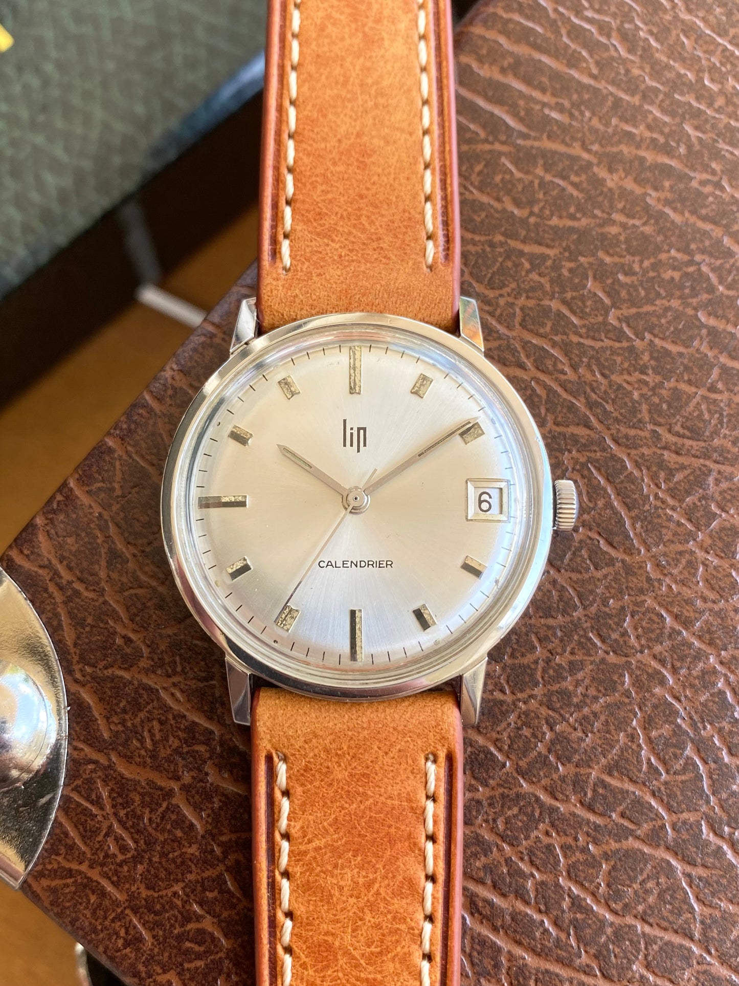 LIP Calendrier R136F Montre Vintage Mécanique France - Boîtier Monobloc 1960