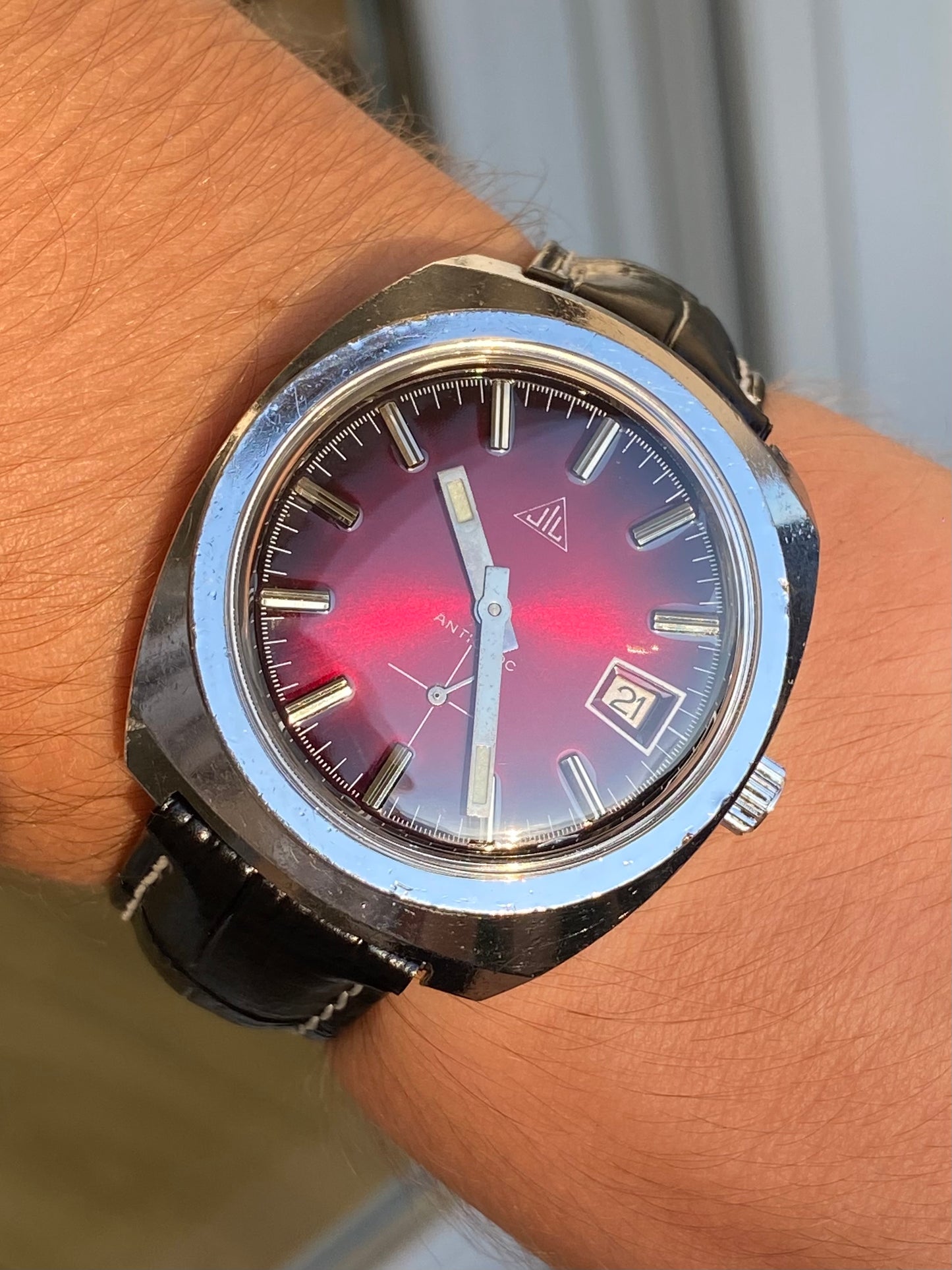 JIL Montre Vintage Mécanique Cadran Rouge 1970
