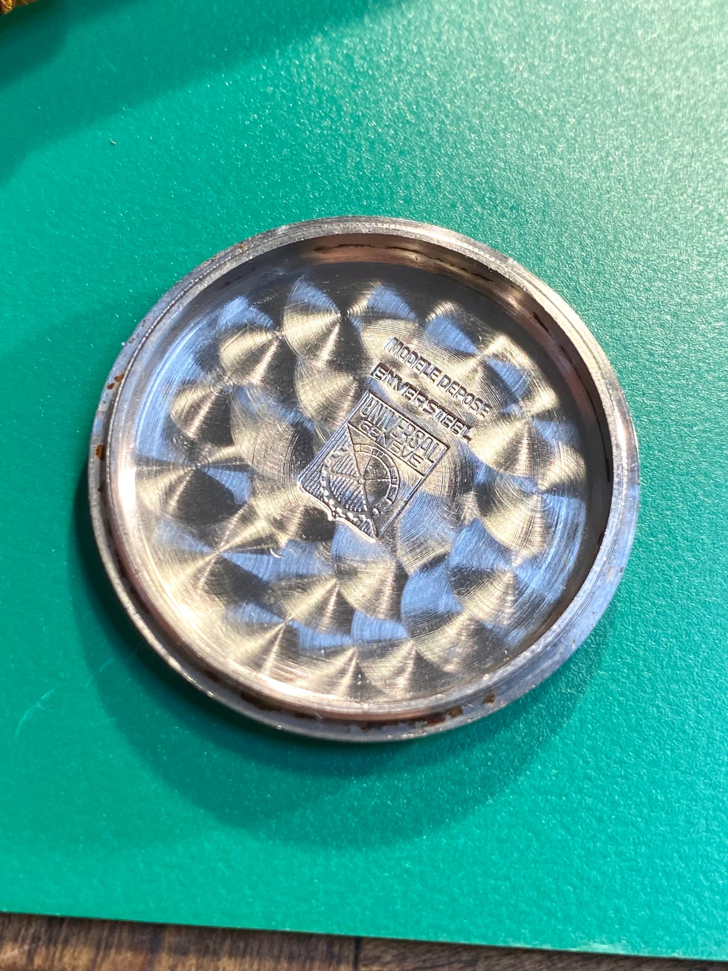 Universal Genève Military Watch - Ref.20724 Cal.263 Enversteel Montre Vintage Mécanique 1945