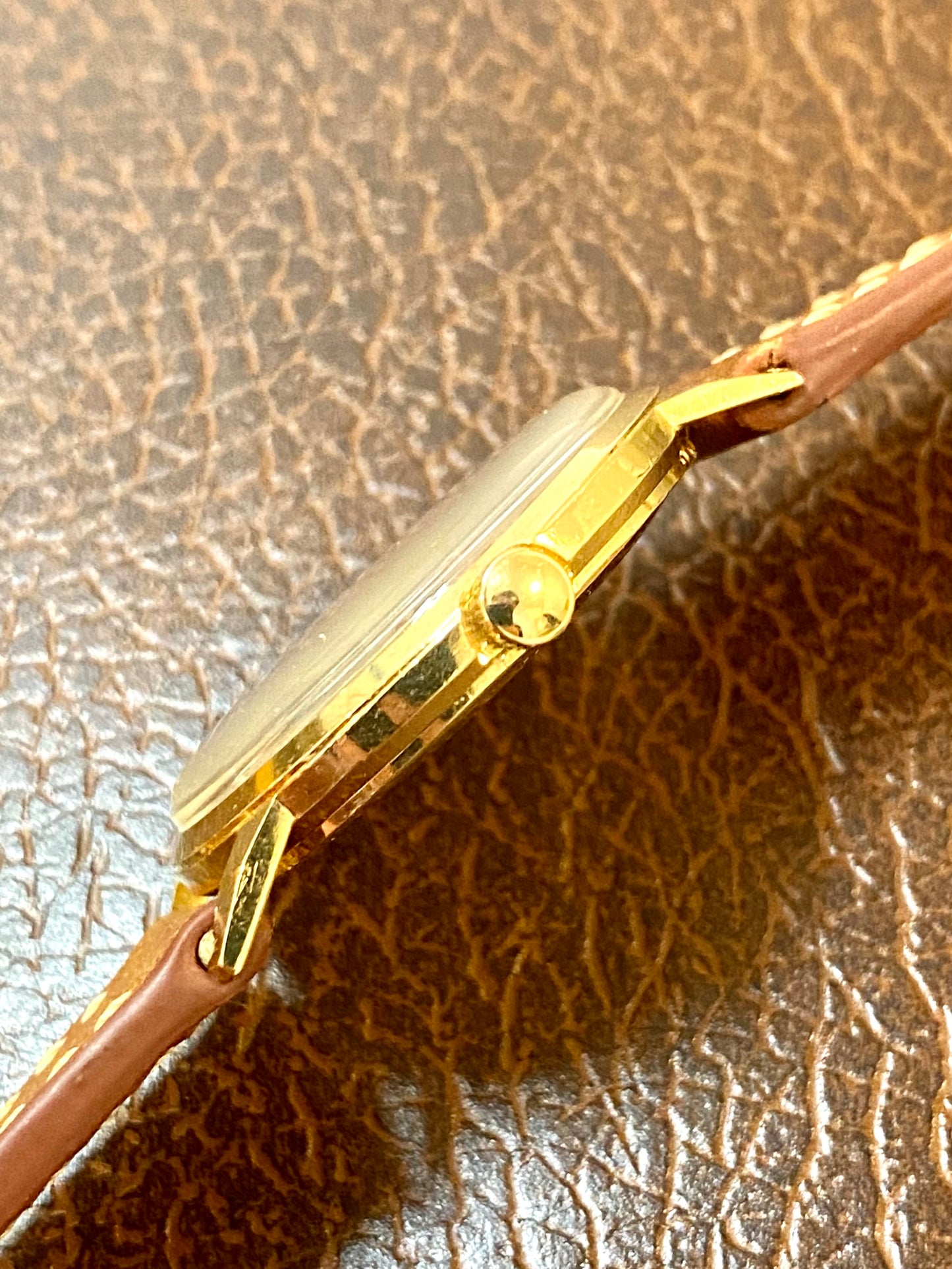 LIP Calendrier Or Jaune 18k 750/1000 Montre Vintage Mécanique R017 1960
