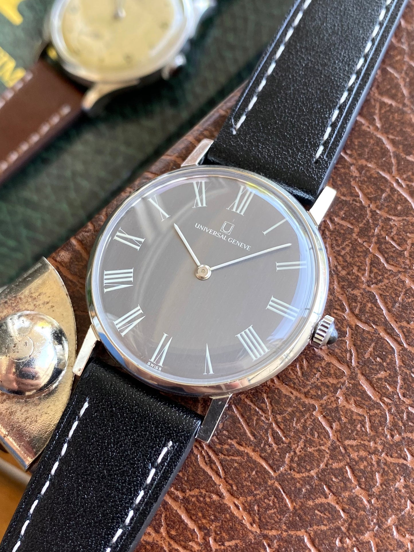 Universal Genève Extra-Plate Montre Vintage Mécanique Cadran Noir Cal. 42 Ref. 842109 - 1960