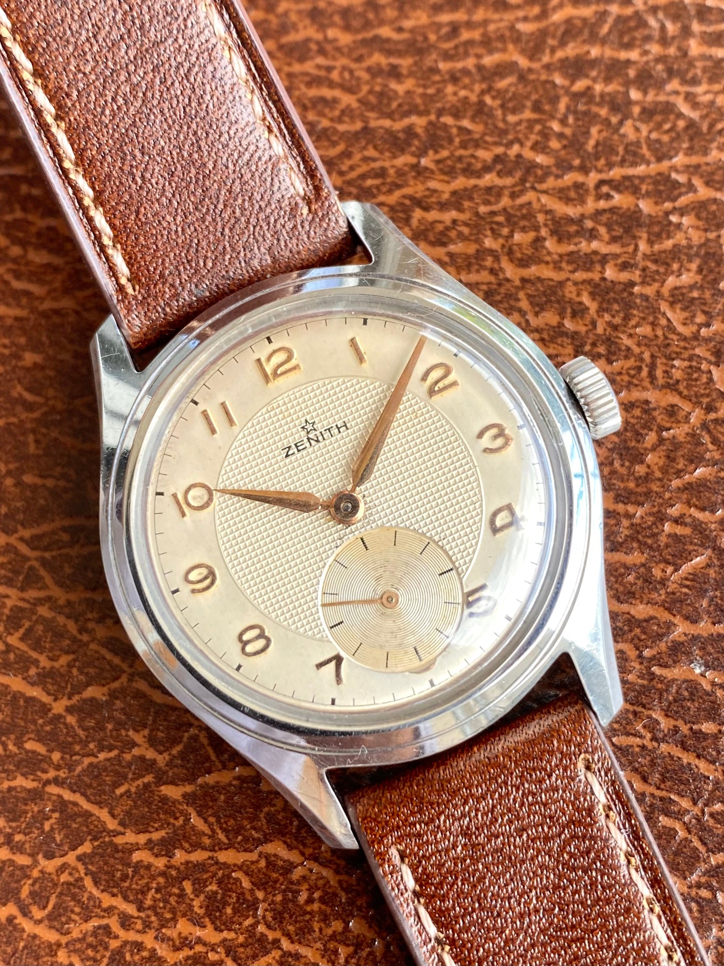 Zenith Montre Vintage Mécanique Cadran Guilloché Cal.106 - 1960