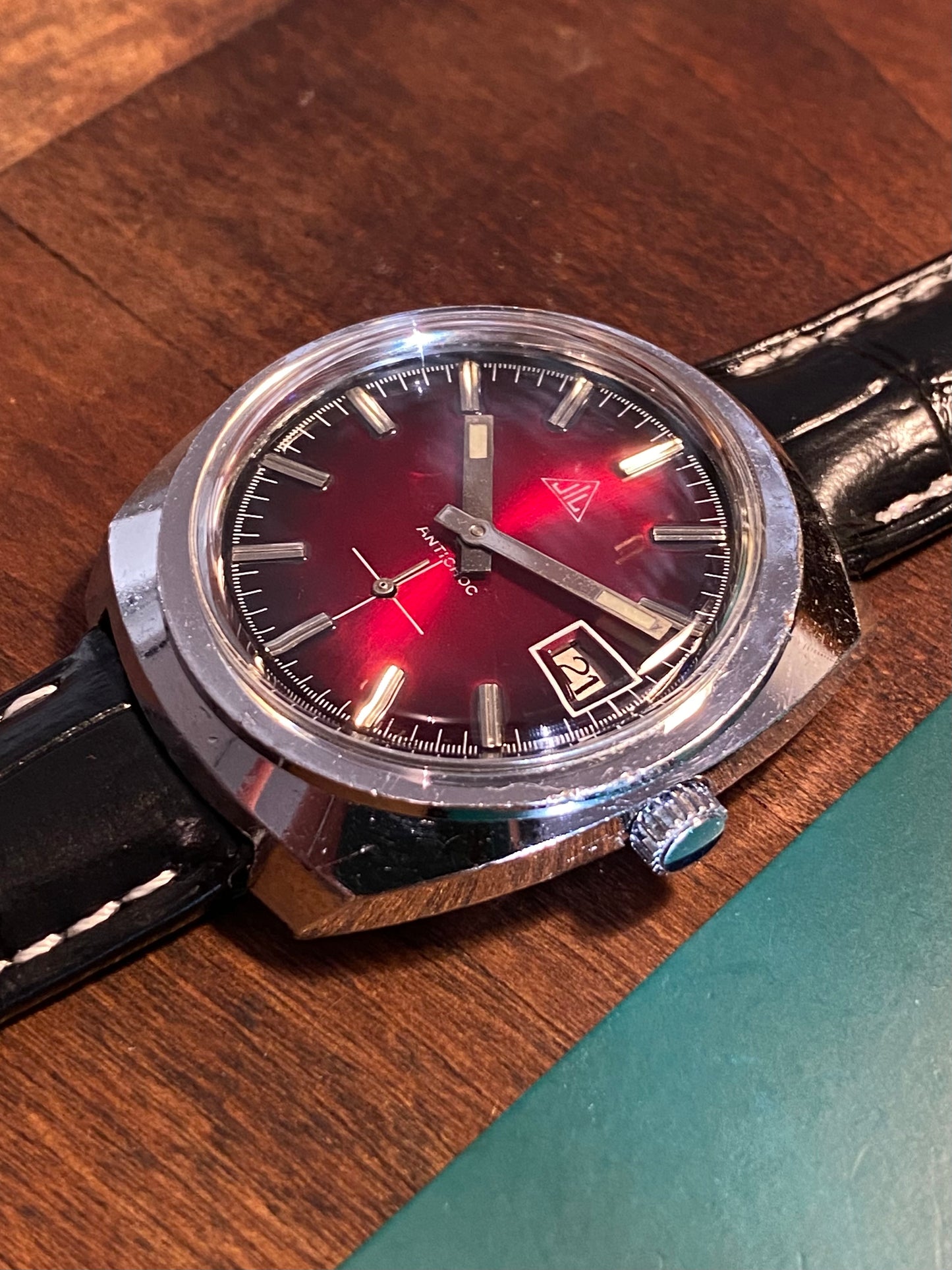 JIL Montre Vintage Mécanique Cadran Rouge 1970