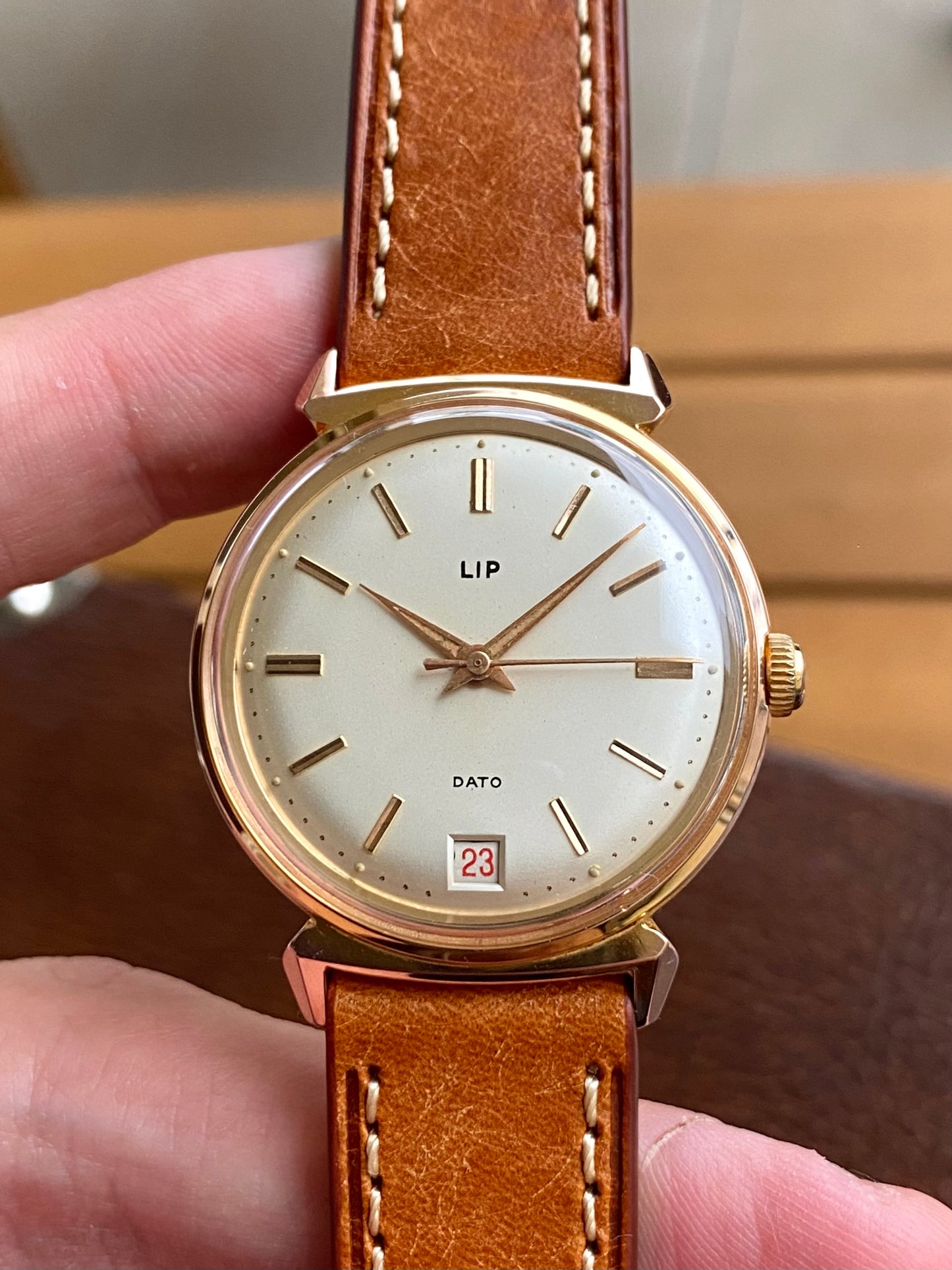 LIP Dato Bull-Horn R23c France - Montre Vintage Mécanique Plaqué Or 1960