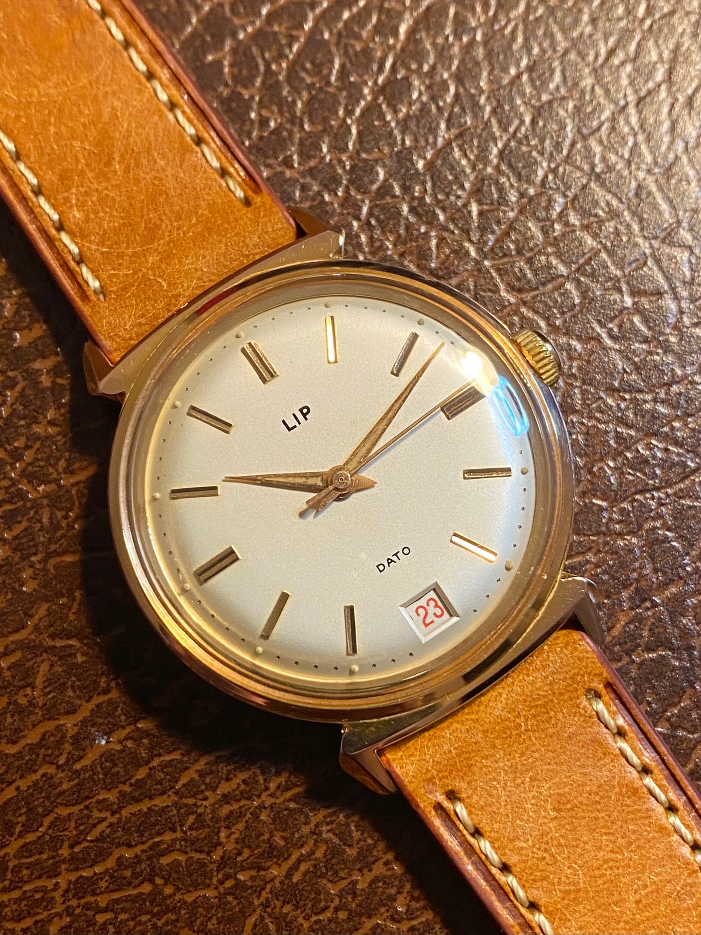 LIP Dato Bull-Horn R23c France - Montre Vintage Mécanique Plaqué Or 1960