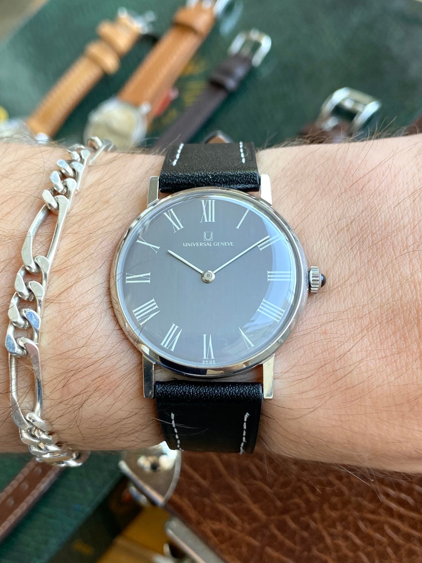 Universal Genève Extra-Plate Montre Vintage Mécanique Cadran Noir Cal. 42 Ref. 842109 - 1960