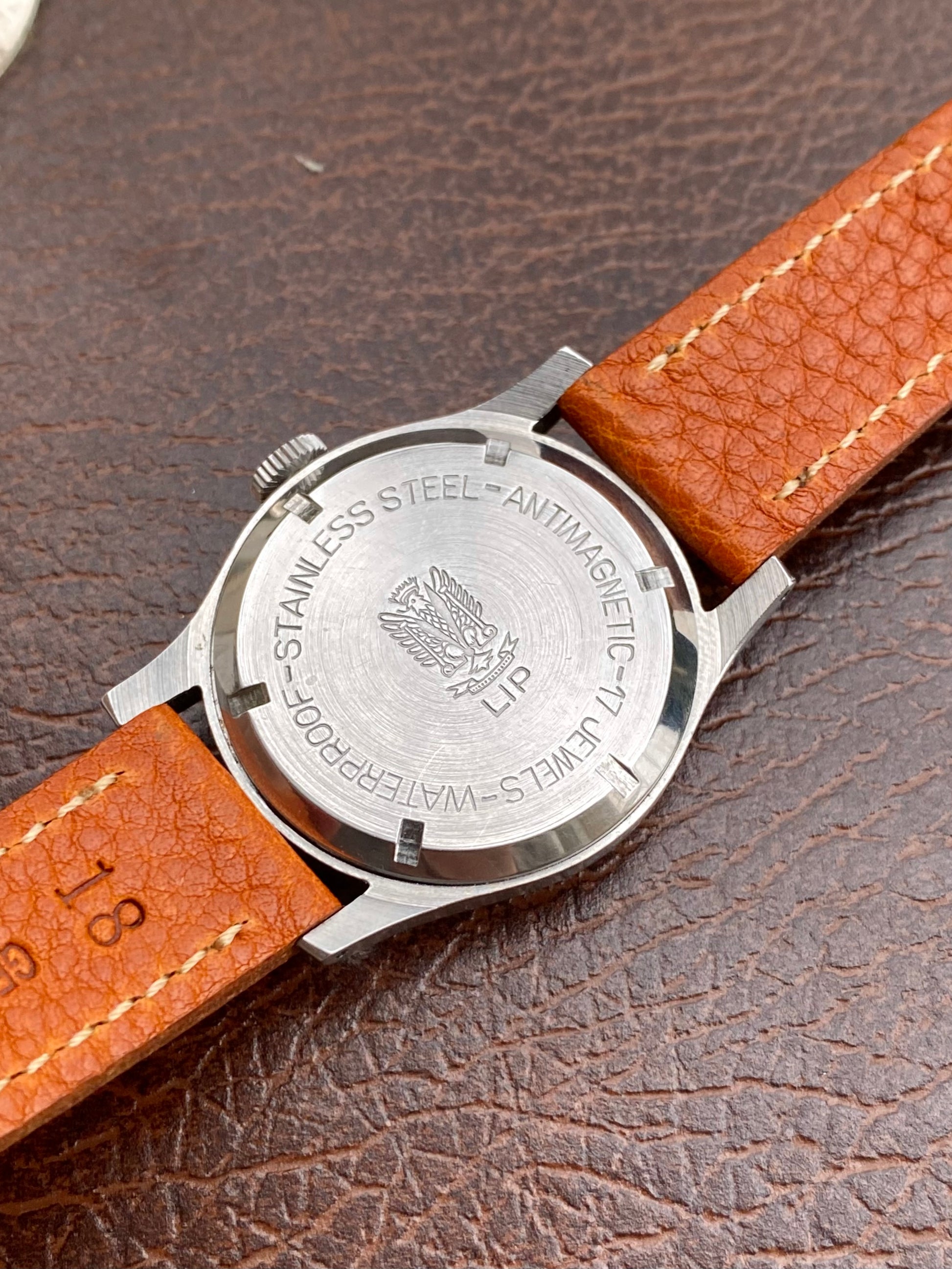 UN VERRE MONTRE ROND DIAMÈTRE 30.8 mm A LOUPE EUR 8,40 - FR UN VERRE MONTRE ROND DIAMÈTRE 30.8 mm A LOUPE EUR 8,40 - FR