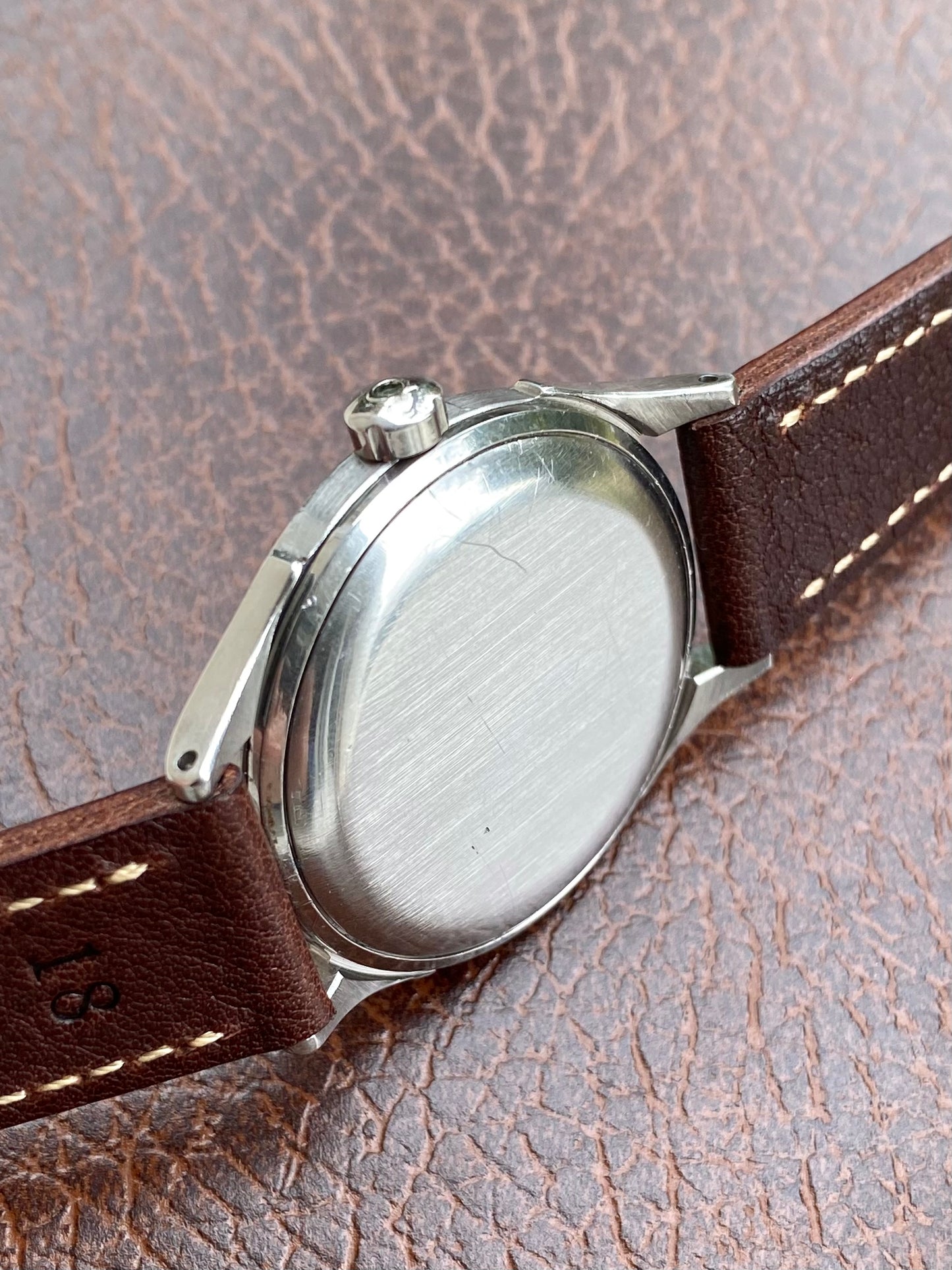 Lot de Deux Articles : Prado Chronographe Suisse & Oméga Bumper Automatic 1944
