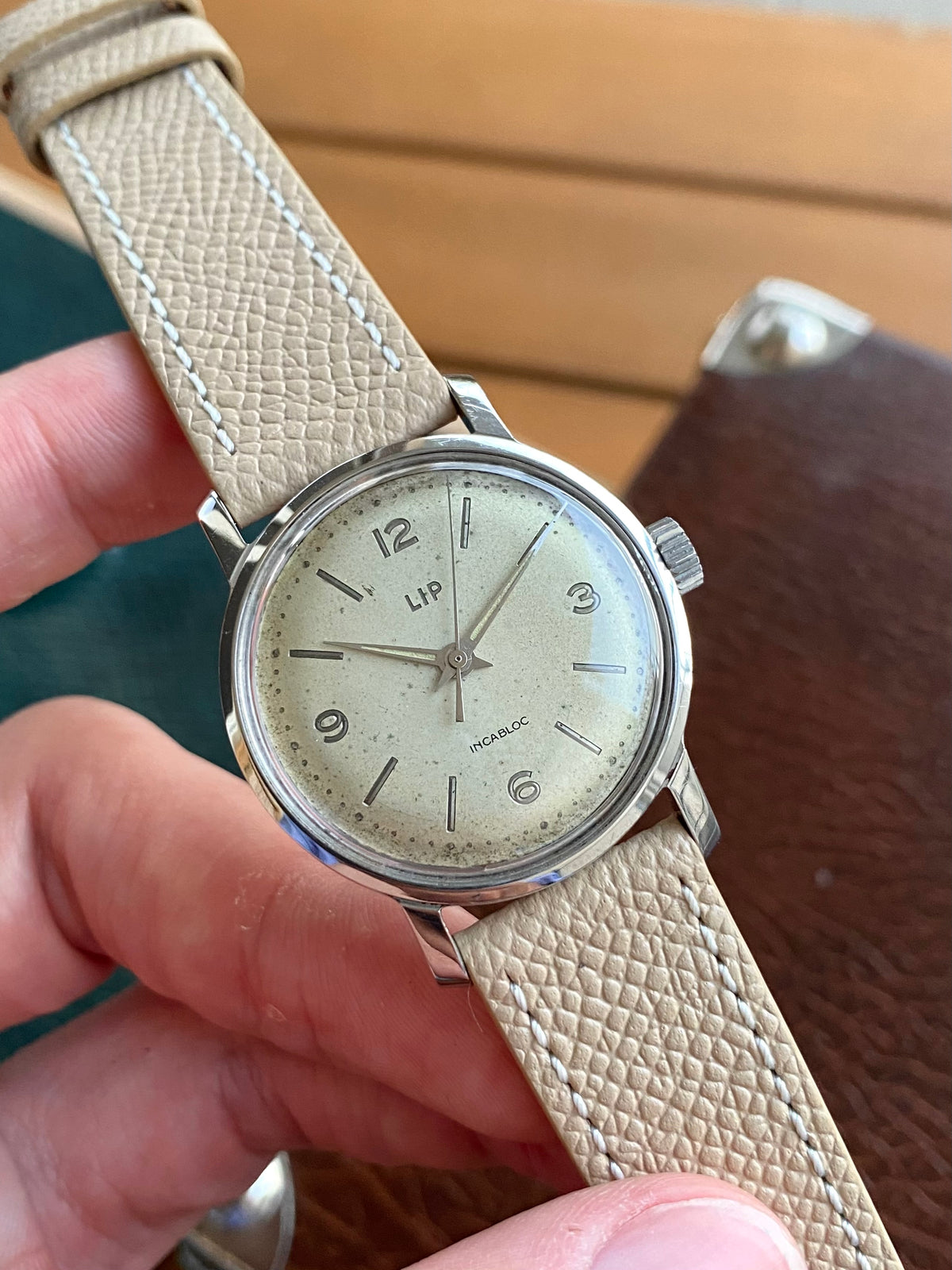 LIP France R23 Ivoire - Montre Vintage Mécanique Patinée Acier - 1960