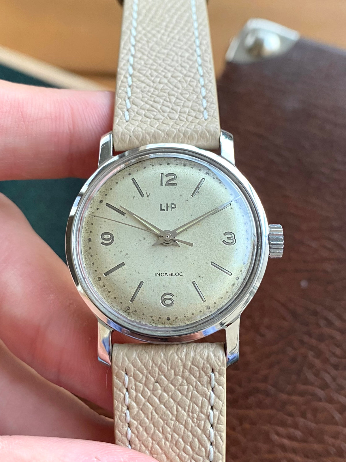 LIP France R23 Ivoire - Montre Vintage Mécanique Patinée Acier - 1960