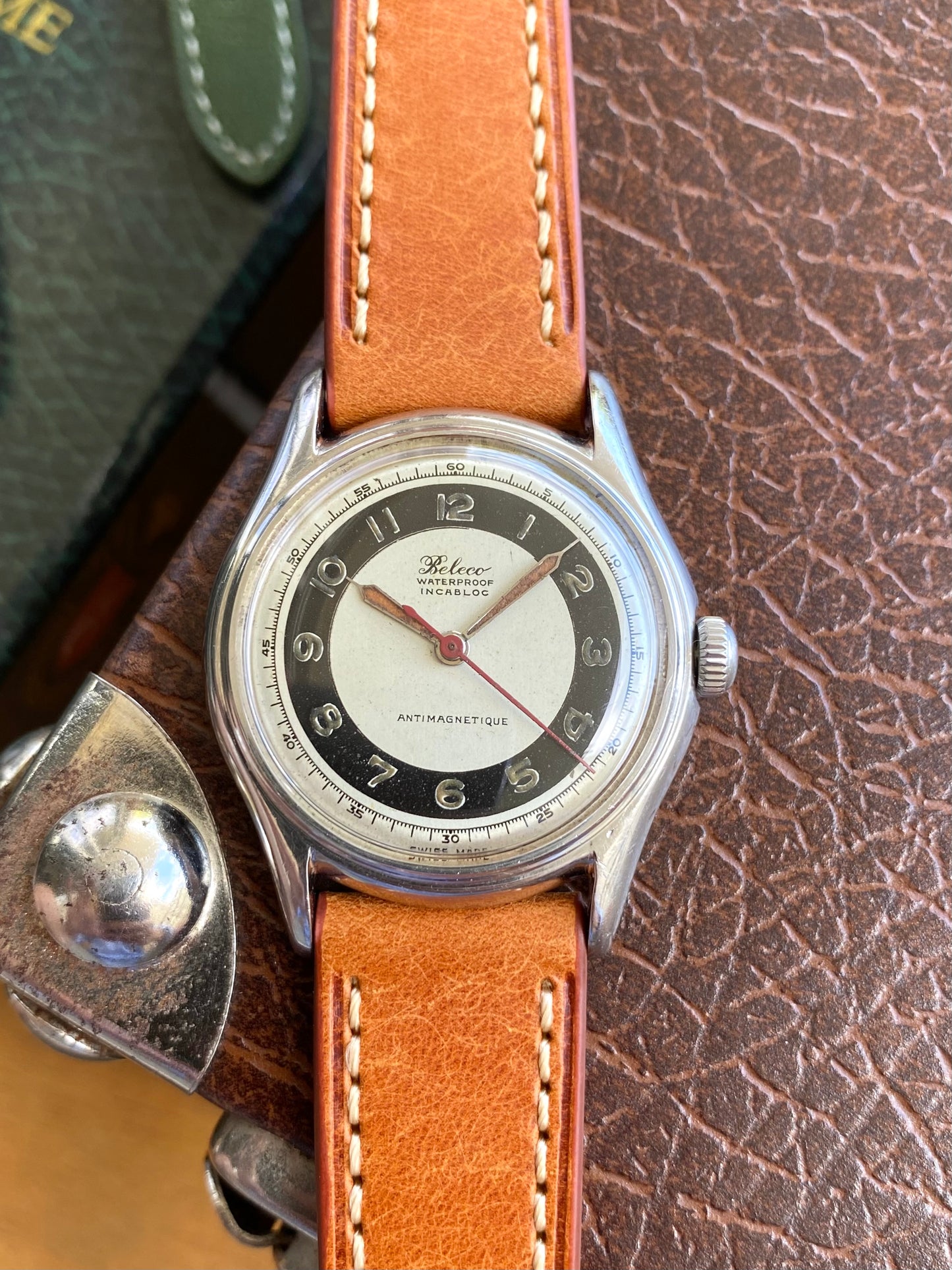 Beleco Montre Vintage Suisse Cadran Tuxedo - Mouvement mécanique 1940