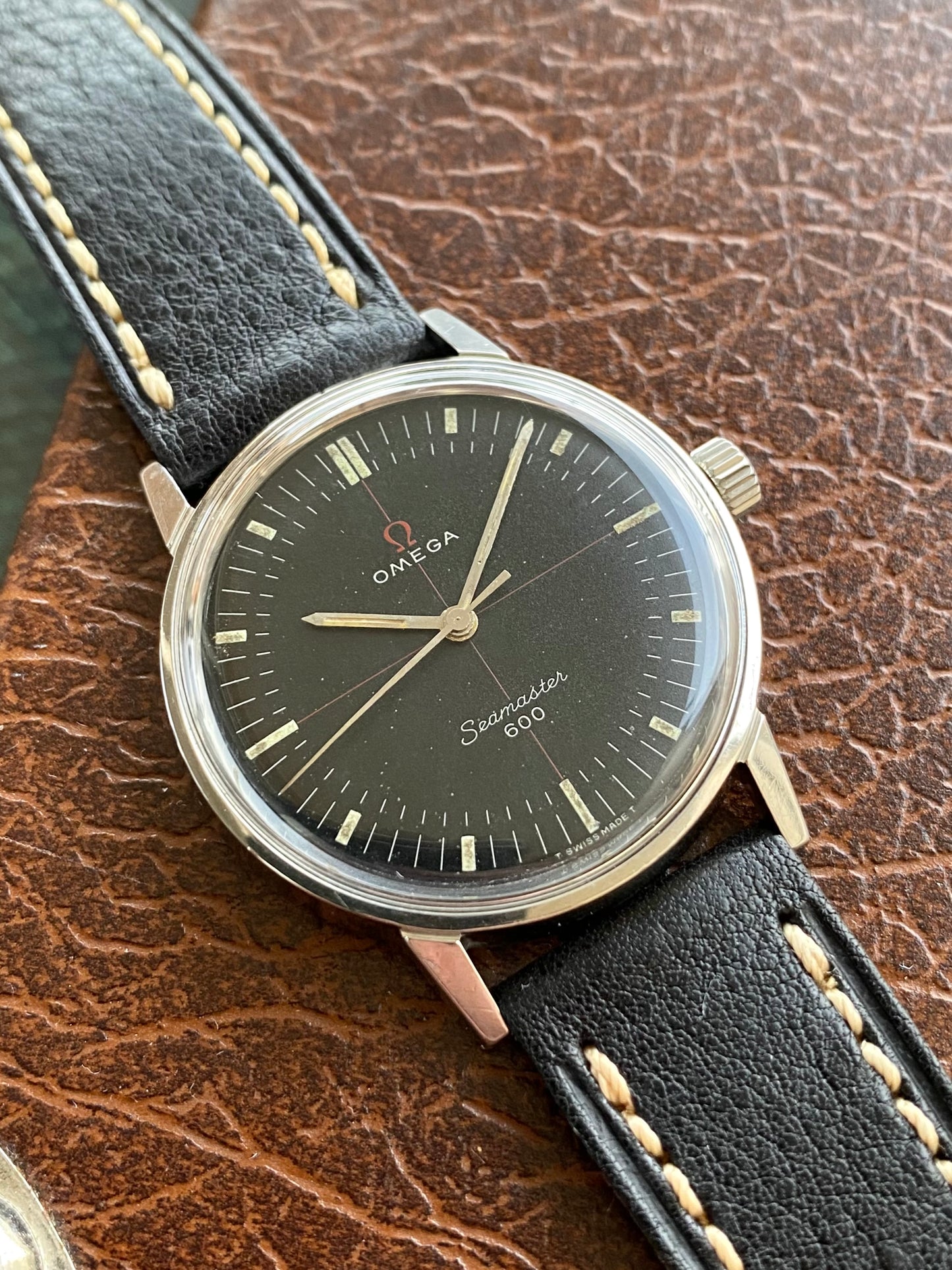 Omega Seamaster 600 TECHNIC - Ref. 135.011 Cal. 601 - Montre Vintage Mécanique Rouge & Noir 1965