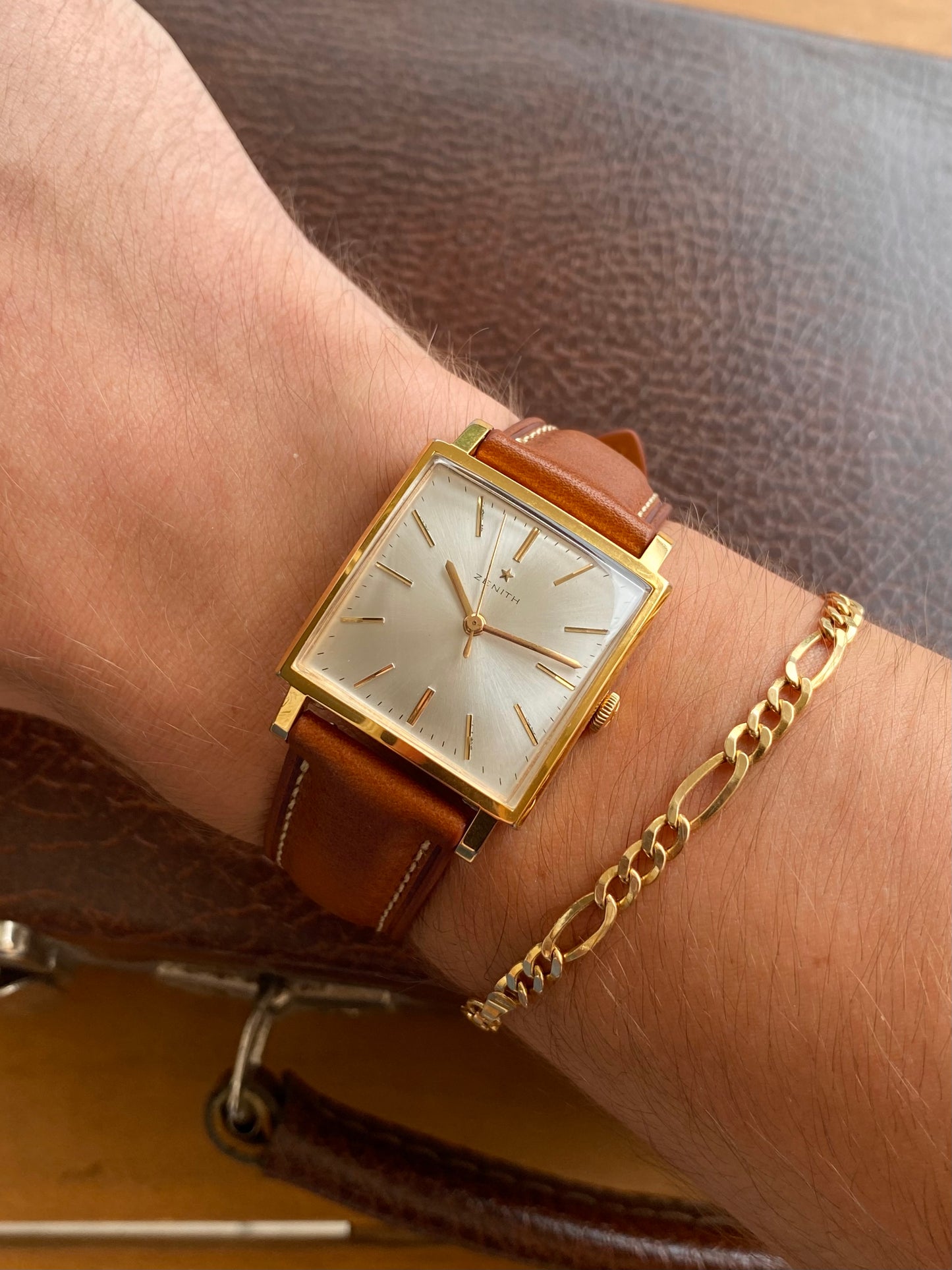 Zenith Montre Suisse Vintage Mécanique Plaqué Or Boitier Carré 1960