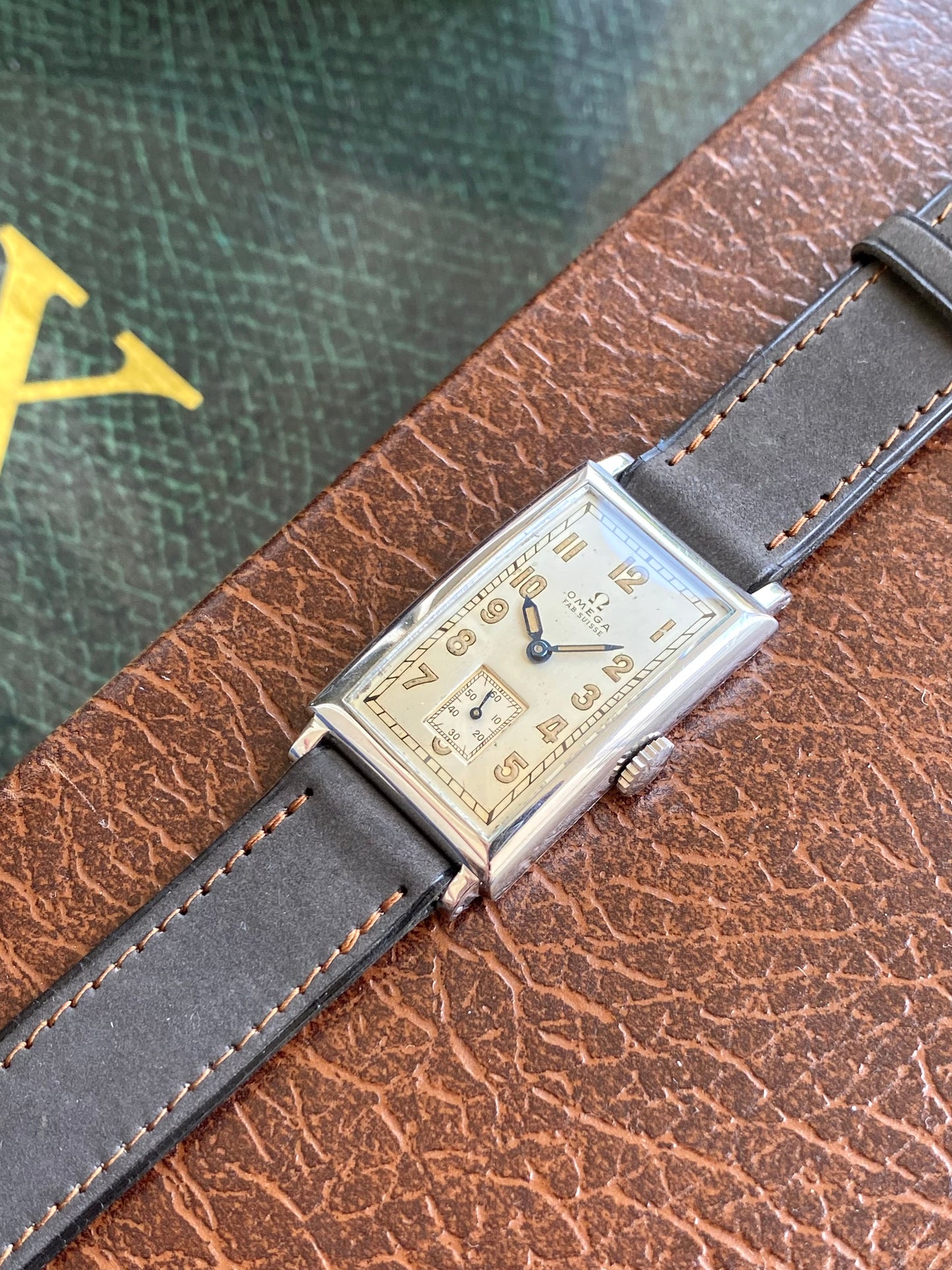 Omega T17 Fab Suisse NOS - New Old Stock Neuve - Montre Vintage Mécanique Rectangle 1936